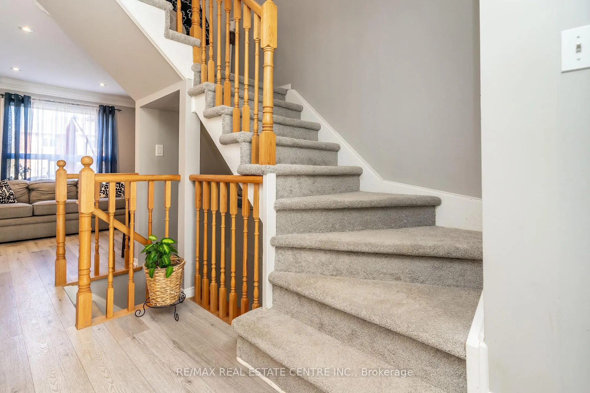 Photo 16 of 96 Henderson Crescent, New Tecumseth, Alliston — HOMEH
