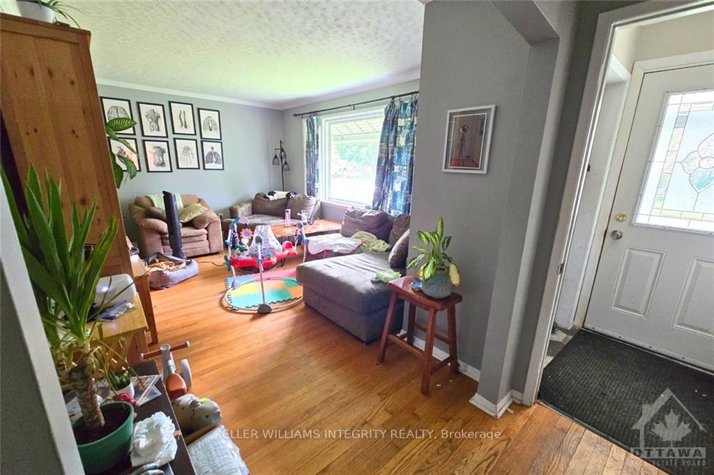 Photo 4 of 465 Newman Avenue, Ottawa, Overbrook/Castle Heights — HOMEH