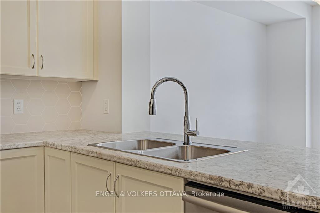 Photo 8 of 588 Decoeur Drive, Ottawa, Avalon West — HOMEH