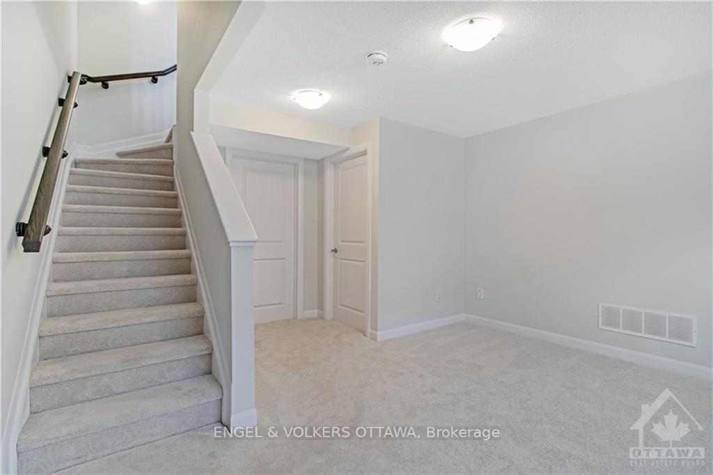Photo 18 of 588 Decoeur Drive, Ottawa, Avalon West — HOMEH