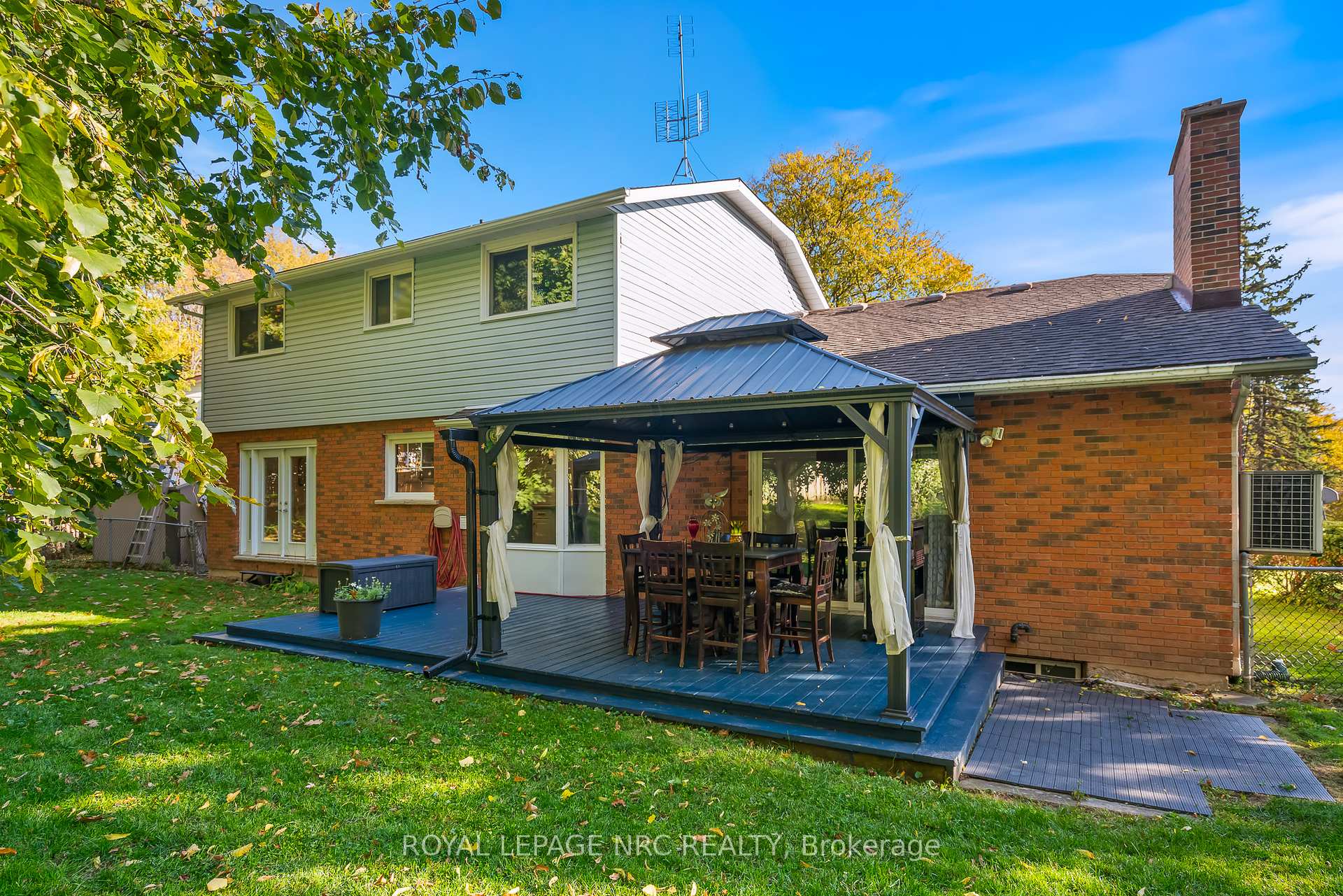 Photo 2 of 20 Parkhill Road, Pelham, Fonthill — HOMEH