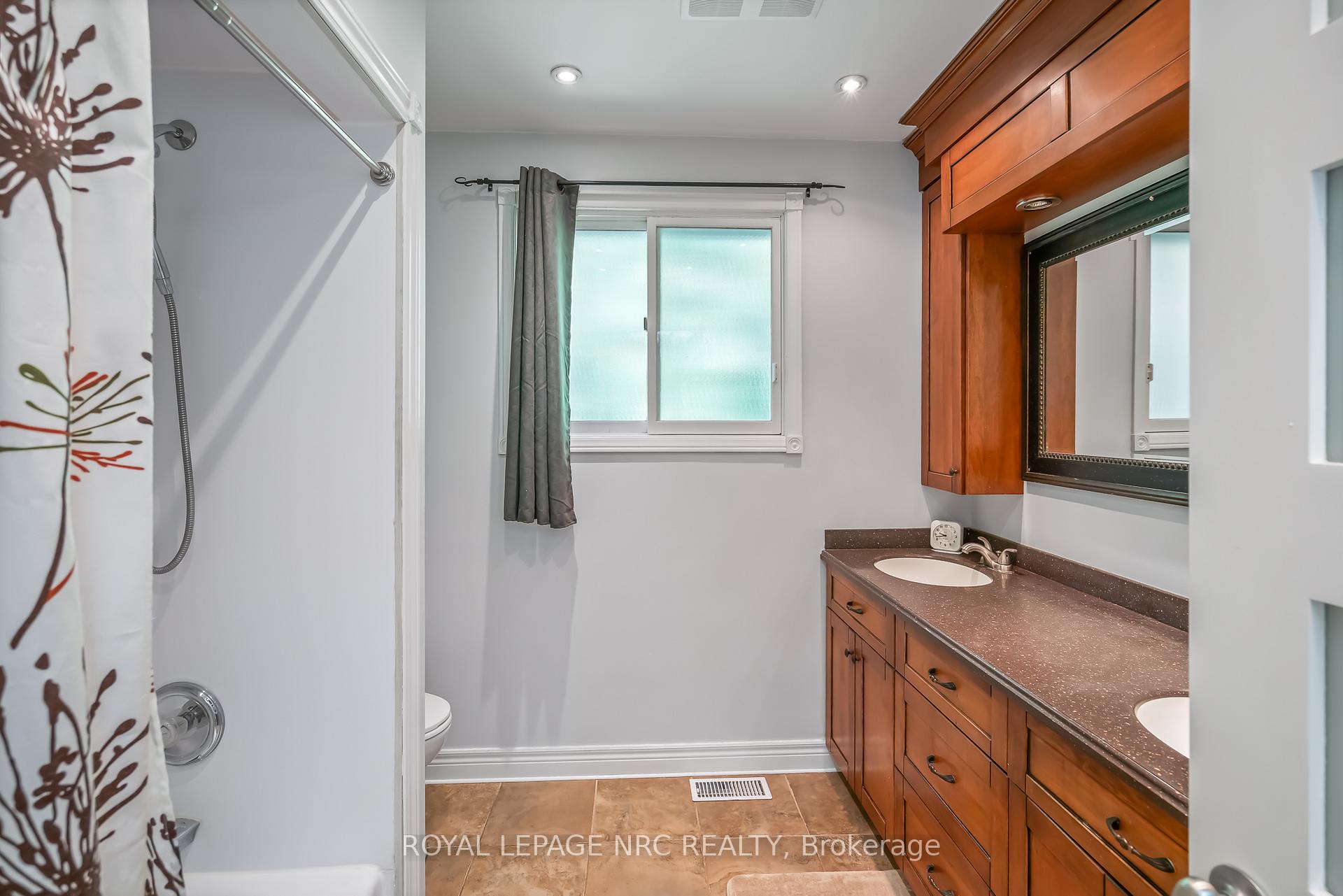 Photo 29 of 20 Parkhill Road, Pelham, Fonthill — HOMEH