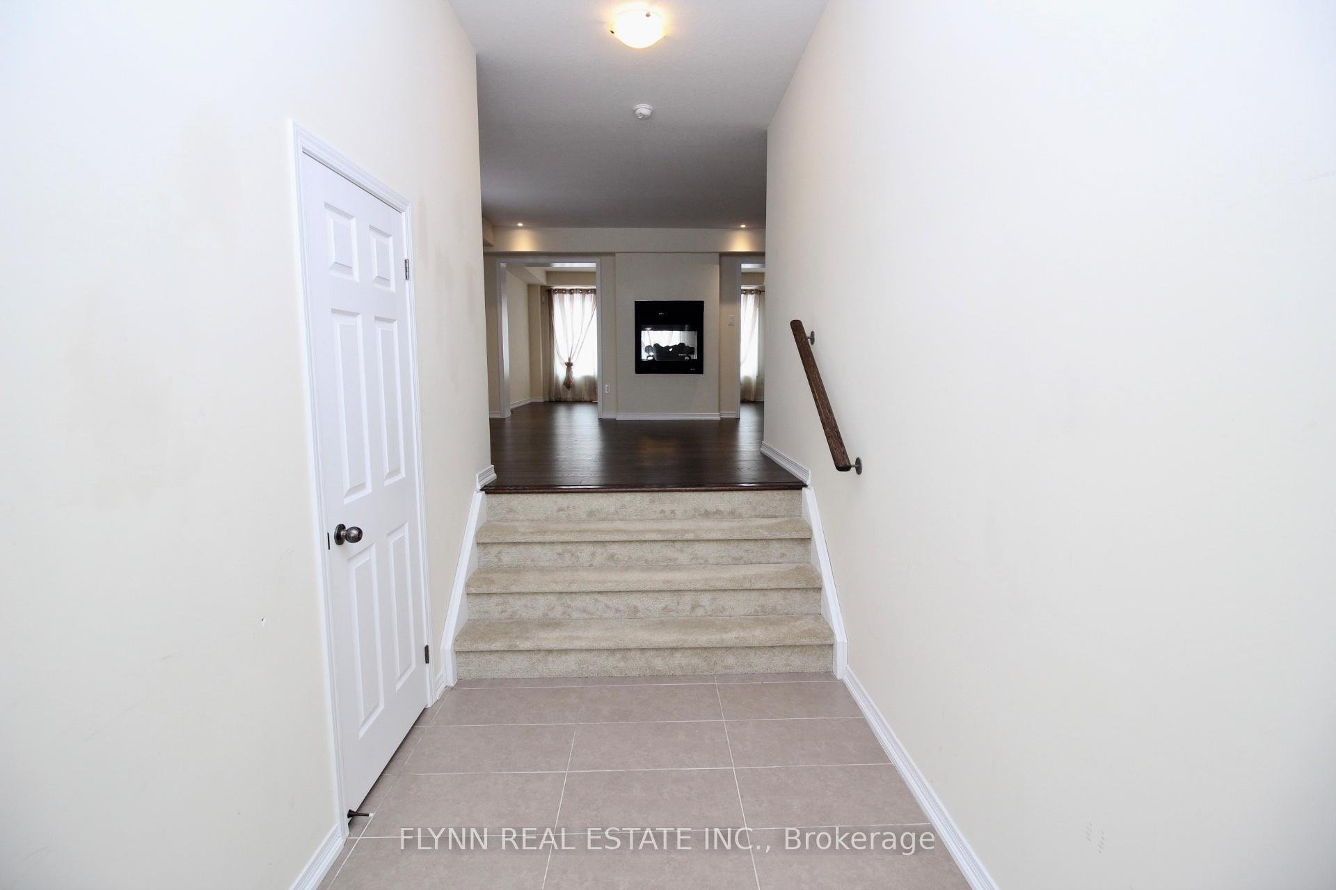 Photo 4 of 8444 Elderberry Drive, Niagara Falls, Brown — HOMEH