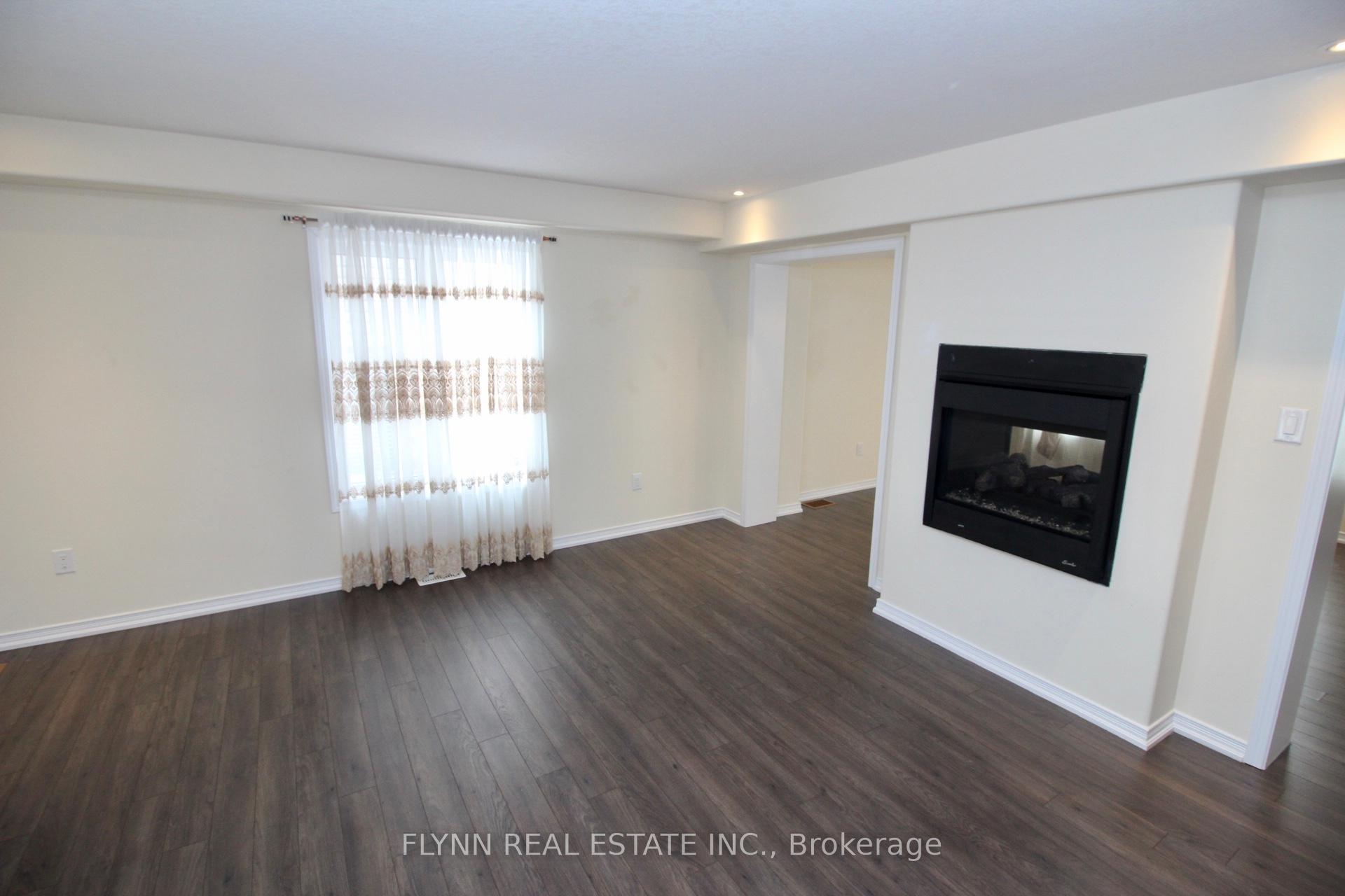 Photo 6 of 8444 Elderberry Drive, Niagara Falls, Brown — HOMEH