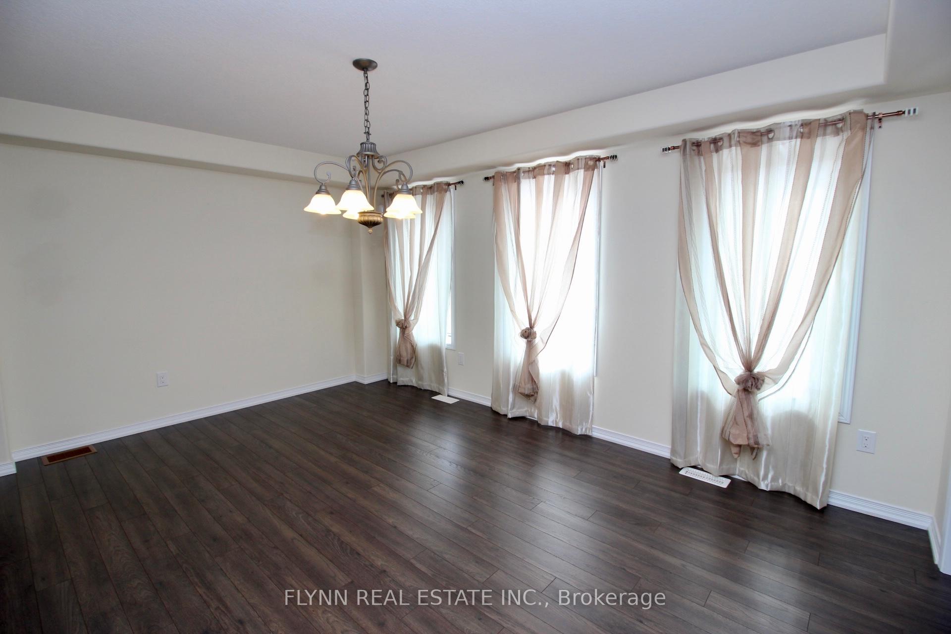 Photo 7 of 8444 Elderberry Drive, Niagara Falls, Brown — HOMEH