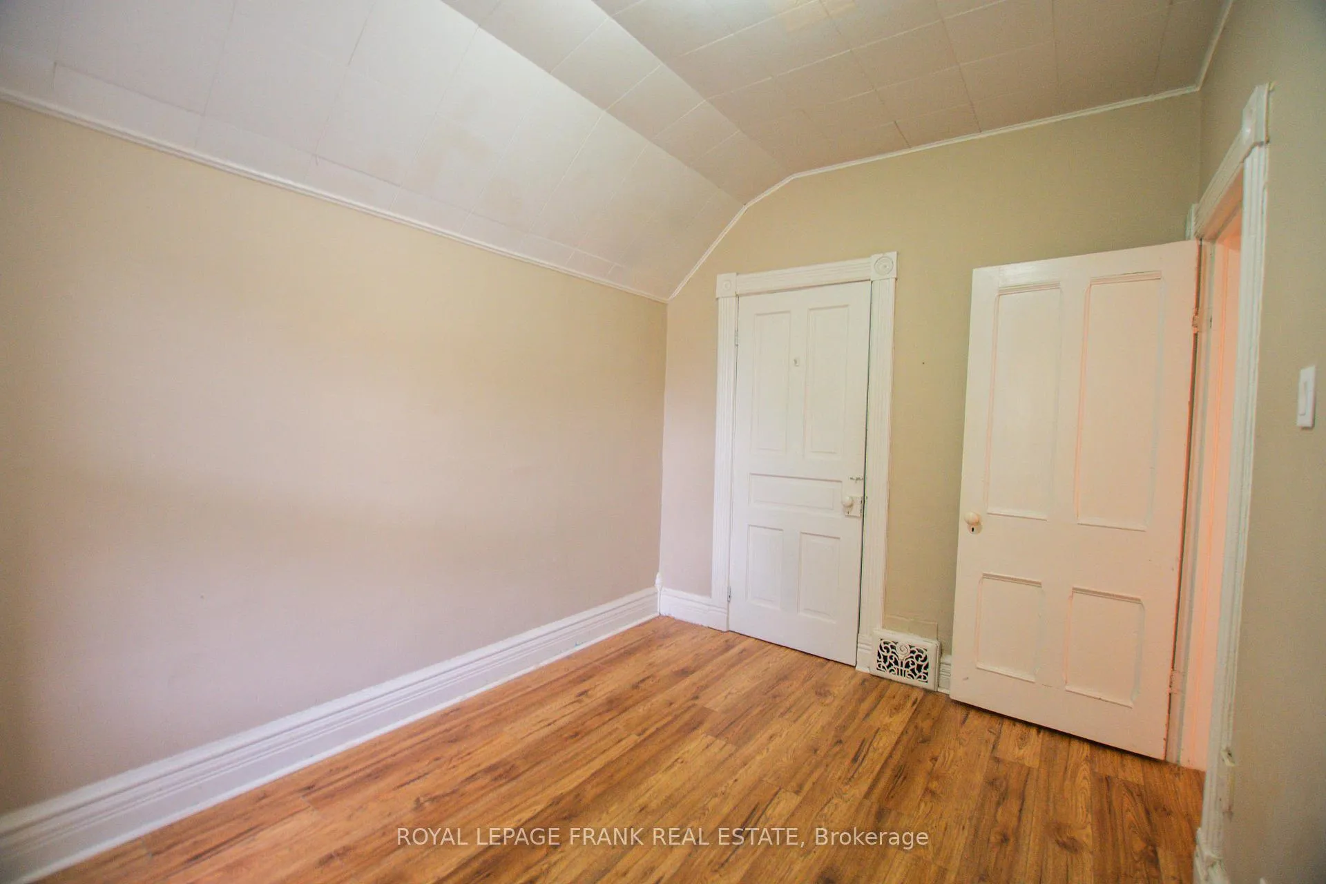 Photo 31 of 340 Regina Street, North Bay, Central — HOMEH