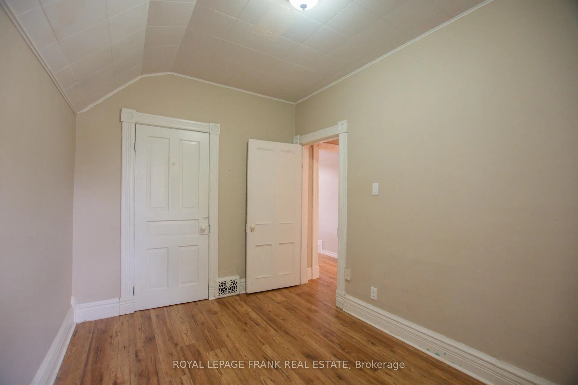 Photo 32 of 340 Regina Street, North Bay, Central — HOMEH