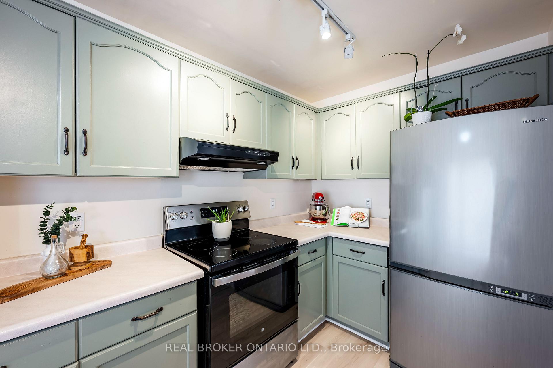 Photo 17 of 107 Glengarry Road, Orangeville — HOMEH