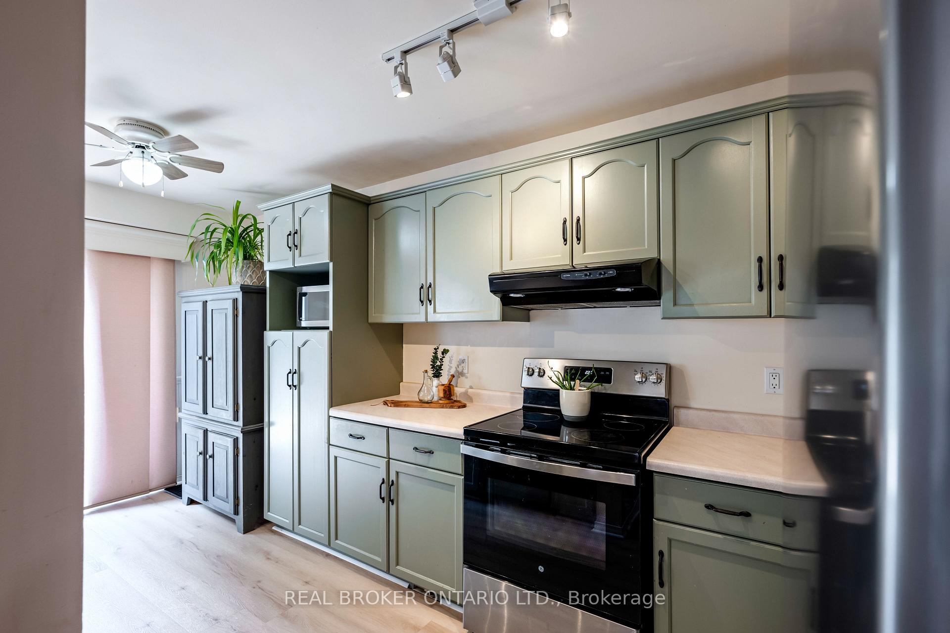 Photo 6 of 107 Glengarry Road, Orangeville — HOMEH