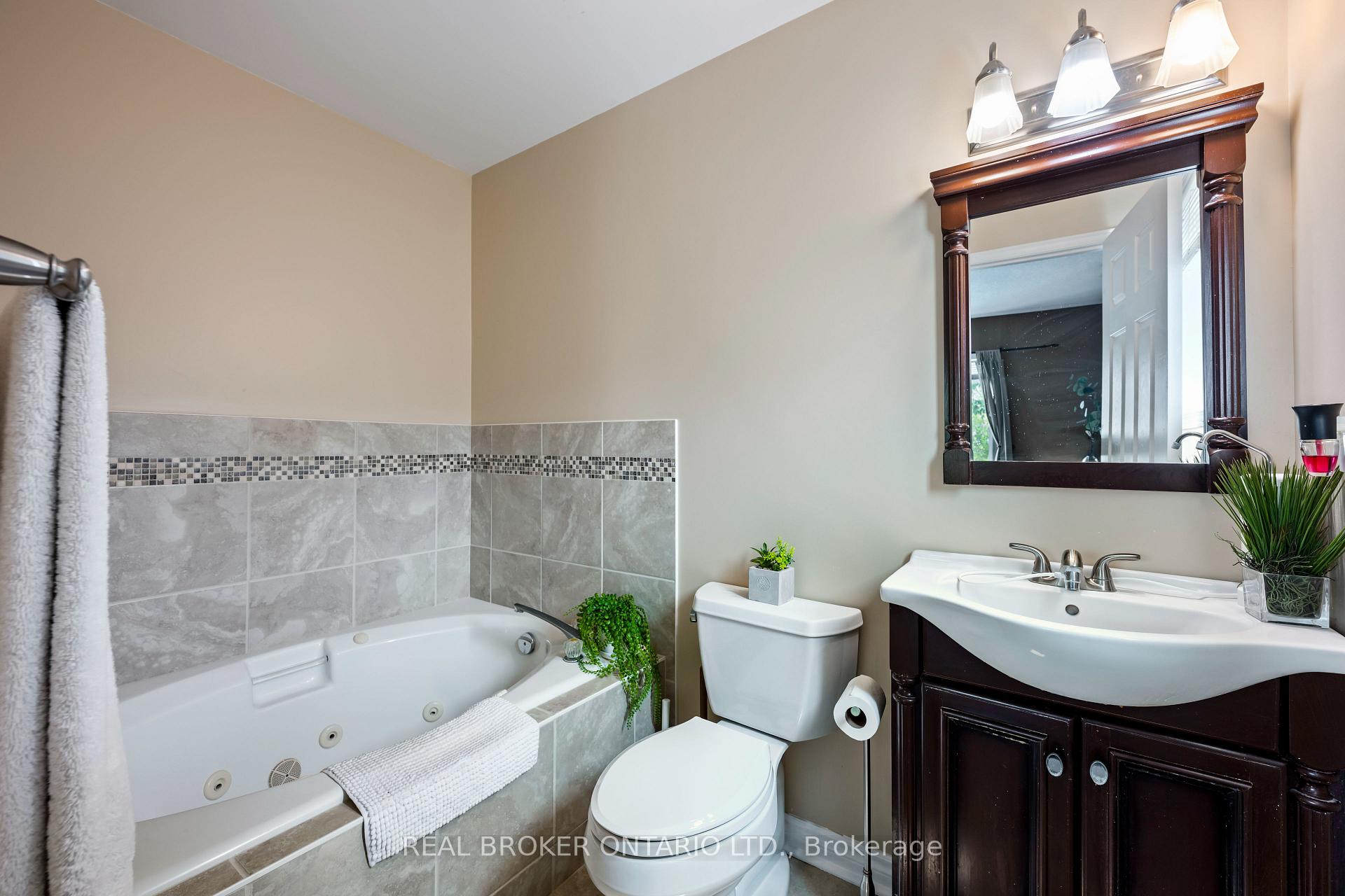Photo 13 of 107 Glengarry Road, Orangeville — HOMEH
