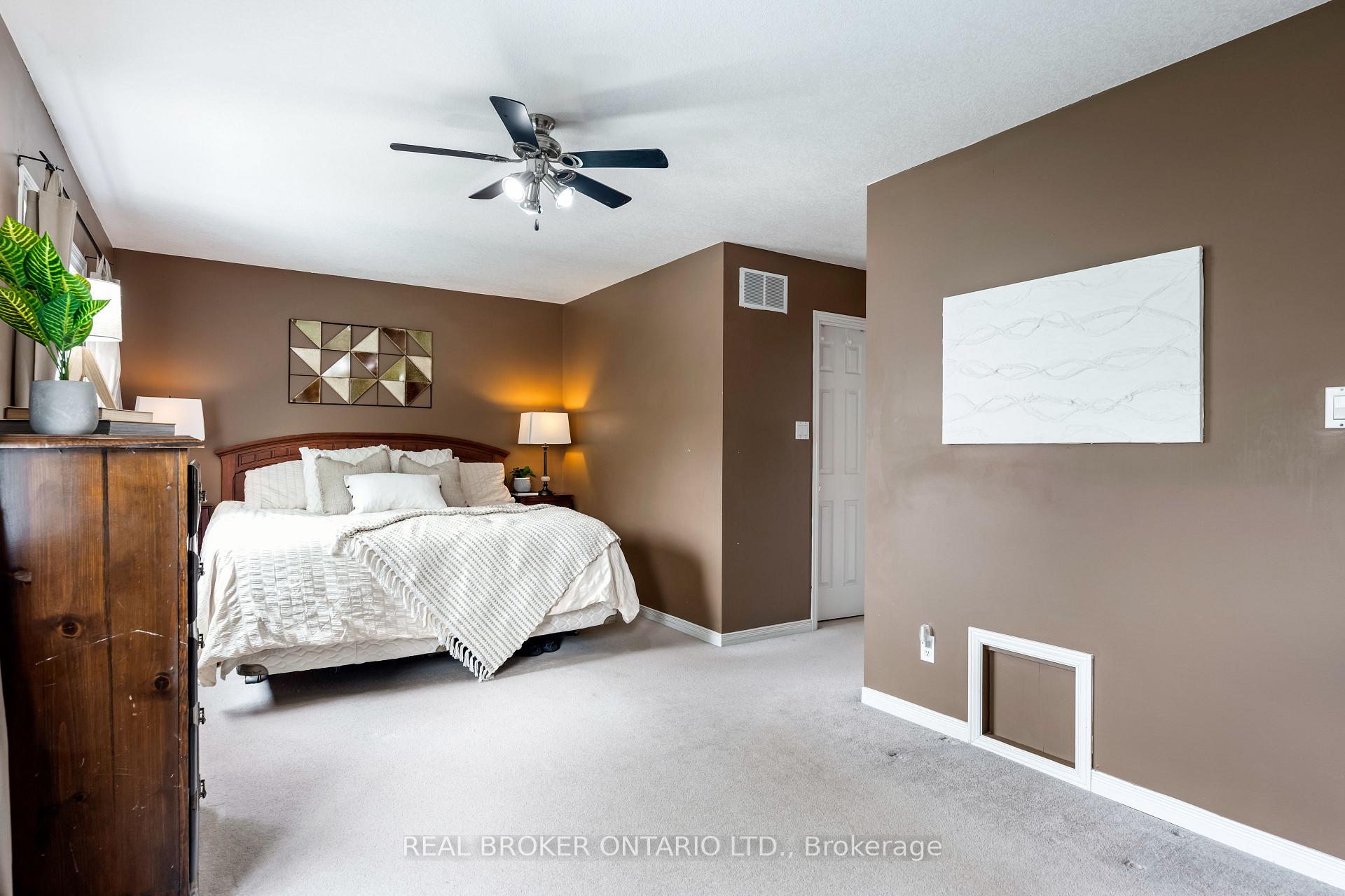 Photo 10 of 107 Glengarry Road, Orangeville — HOMEH