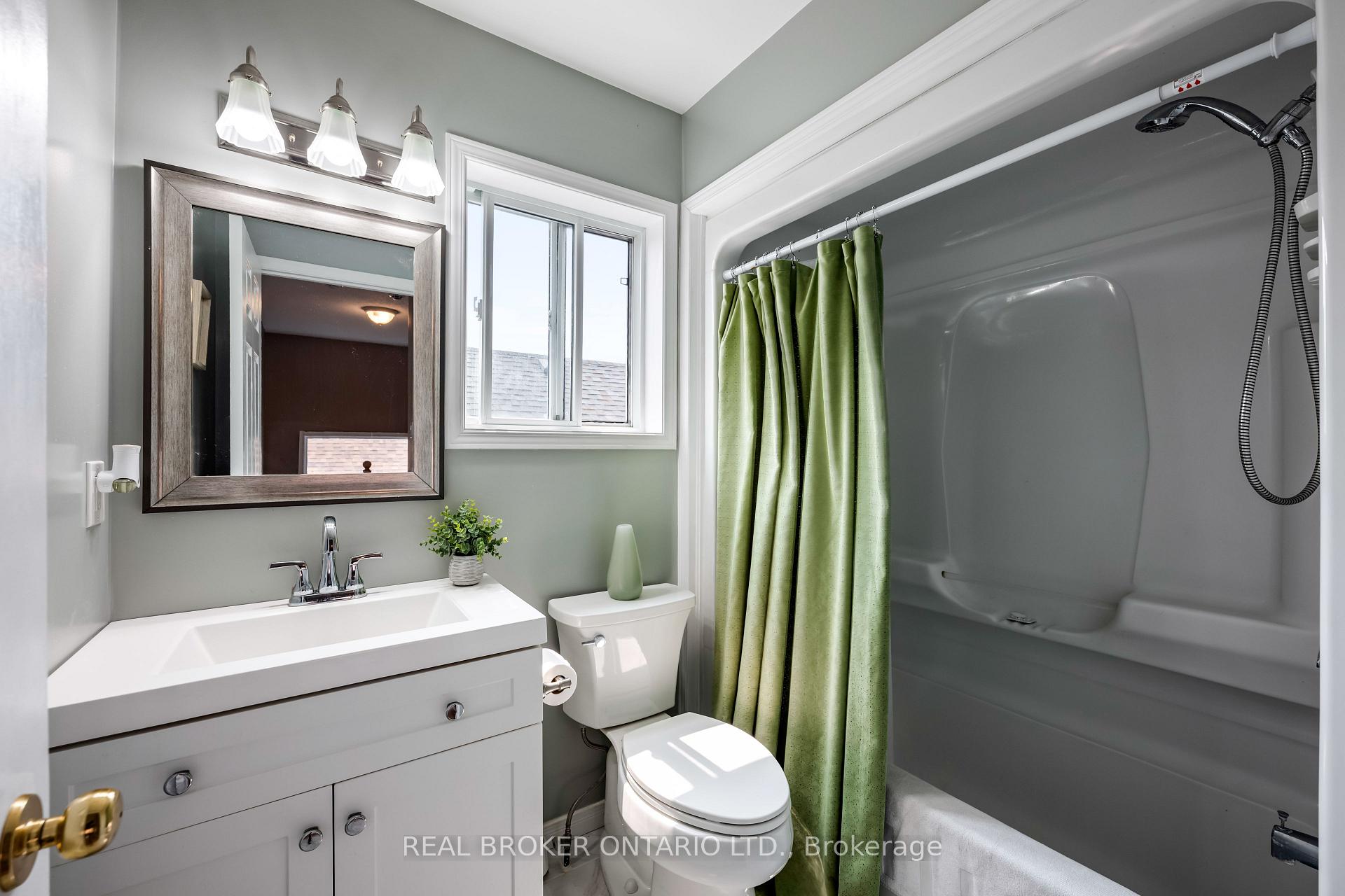 Photo 24 of 107 Glengarry Road, Orangeville — HOMEH