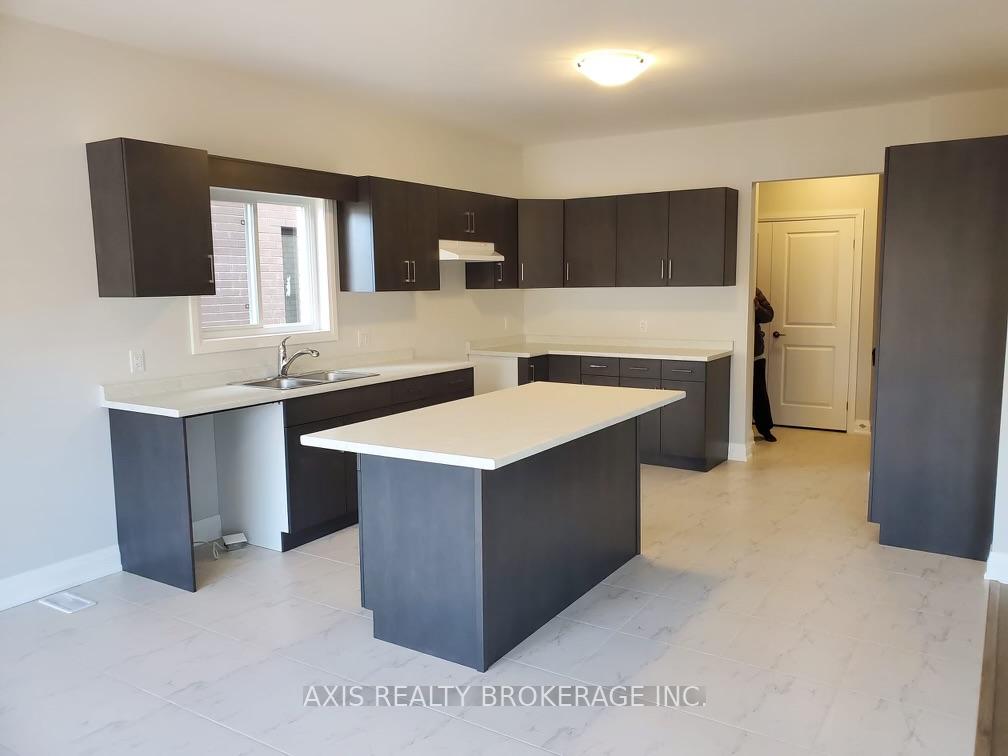 Photo 5 of 45 Samuel Avenue, Pelham, Fonthill — HOMEH