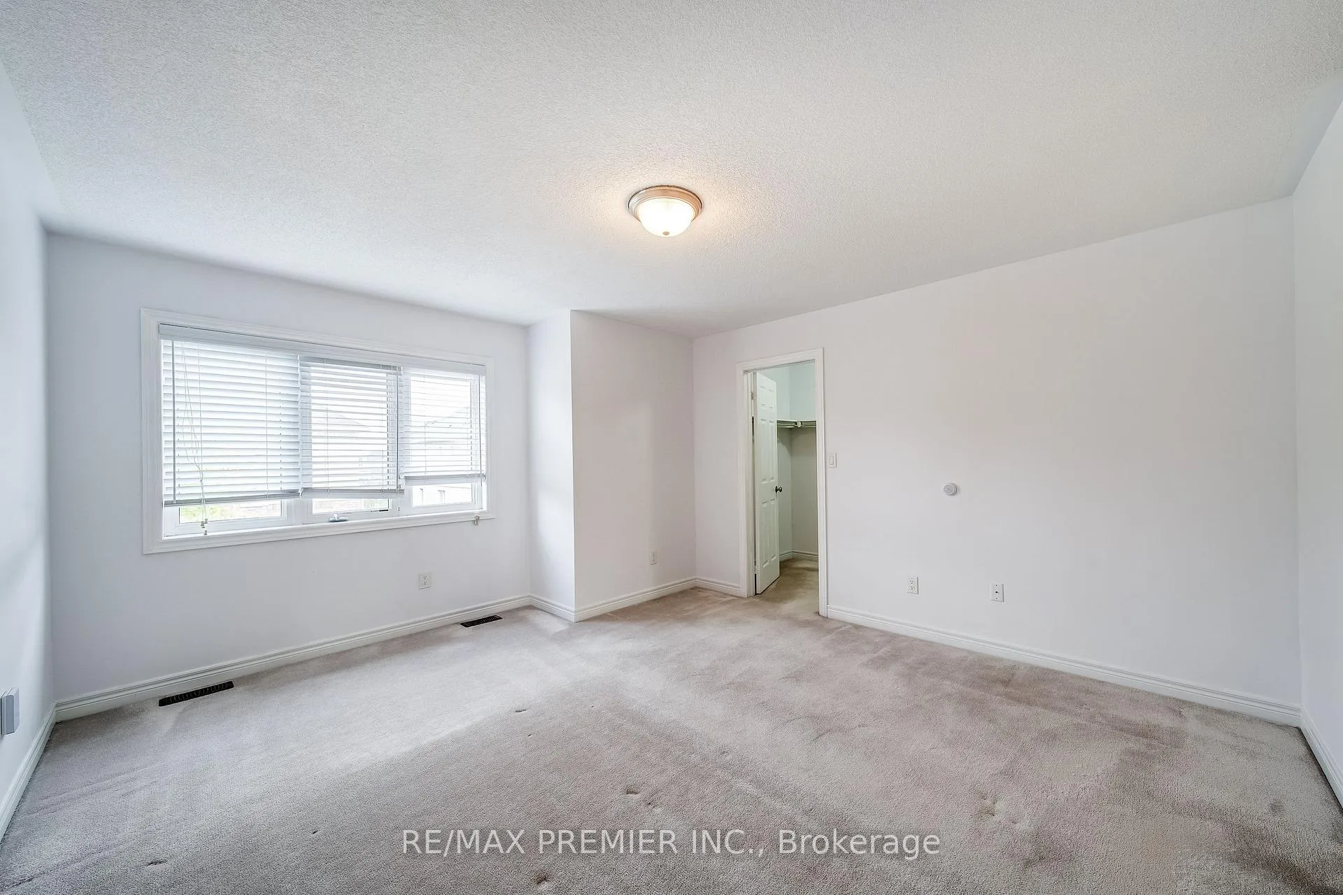 Photo 17 of 44 Weaver Terrace, New Tecumseth, Tottenham — HOMEH