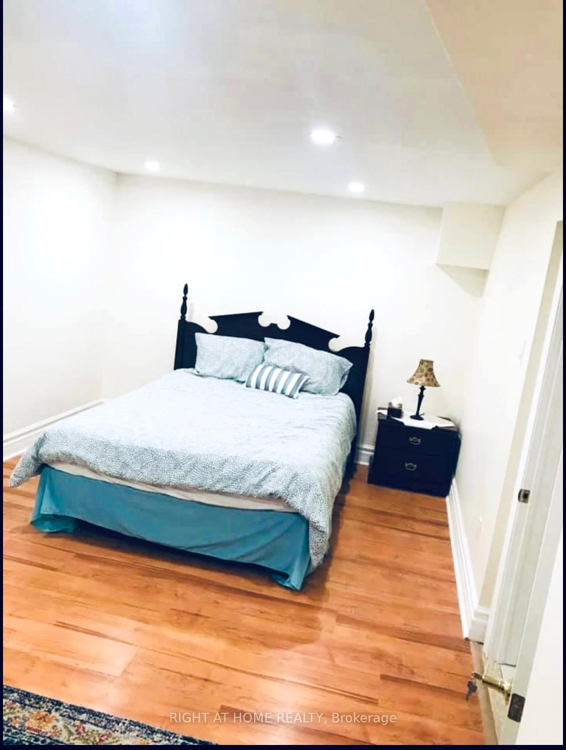 Front of Unit Room#B, 289 Laurentian Avenue