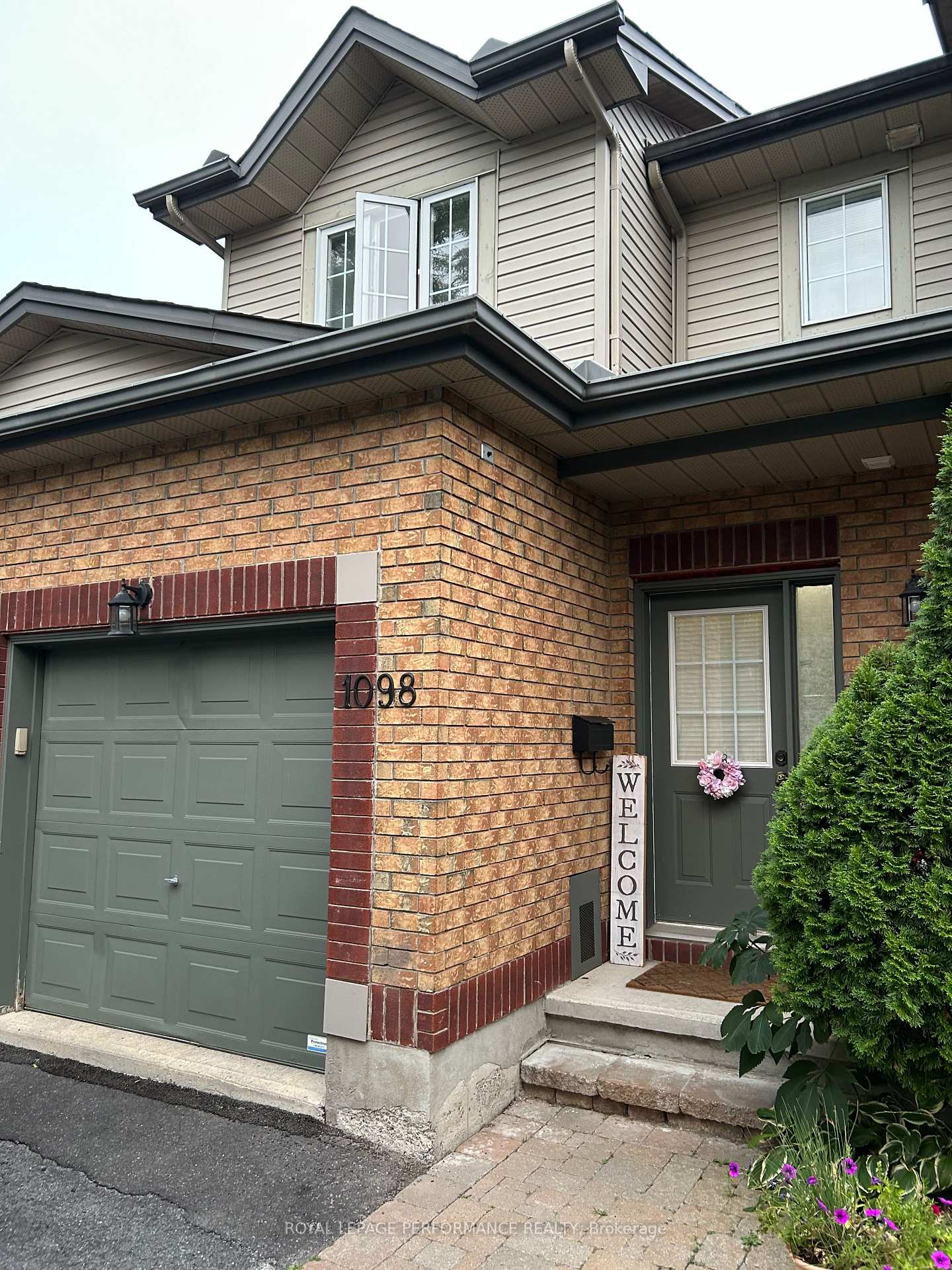 Front of 1098 Ballantyne Drive