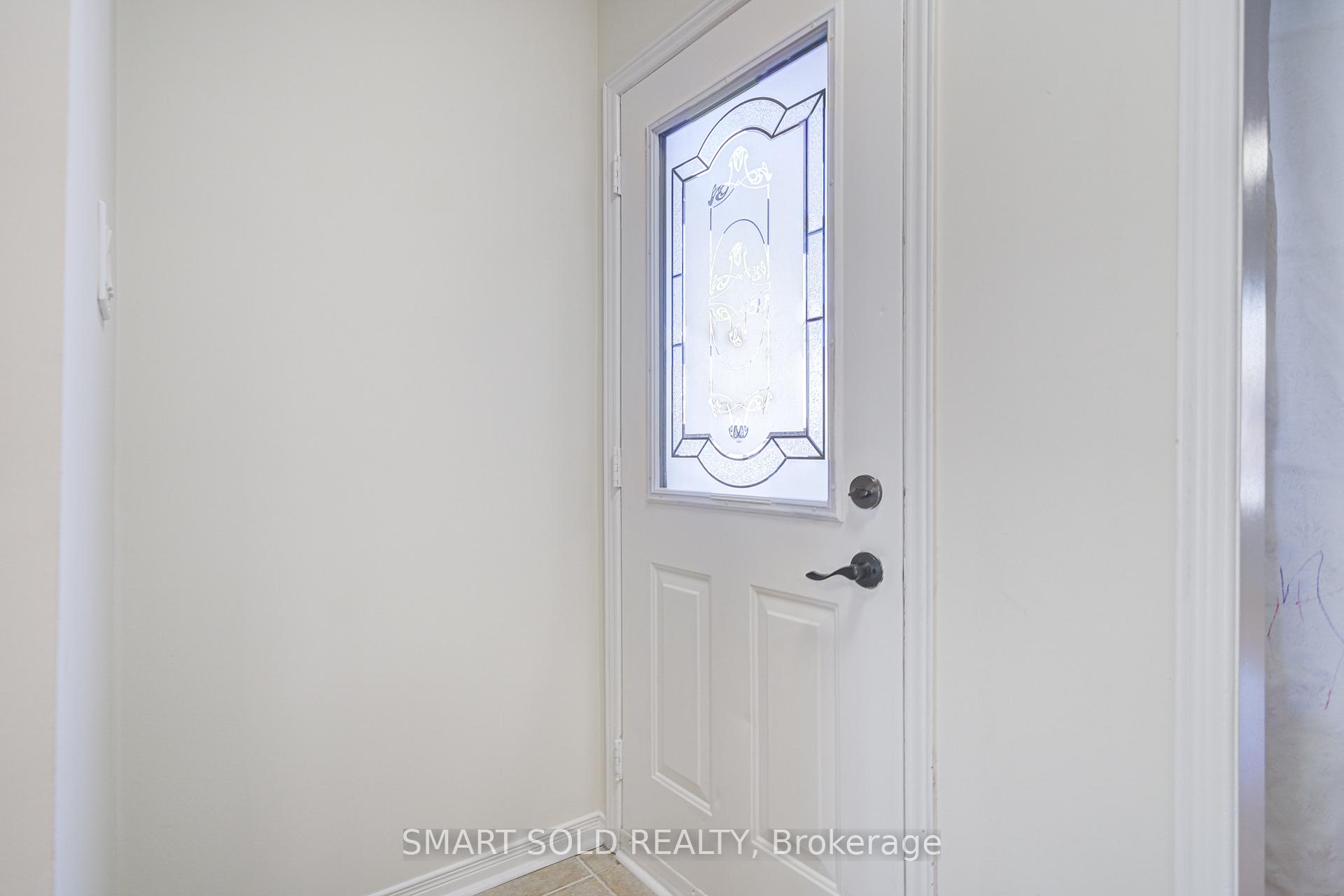 Photo 5 of 109 Warren Bradley Street, Markham, Berczy — HOMEH