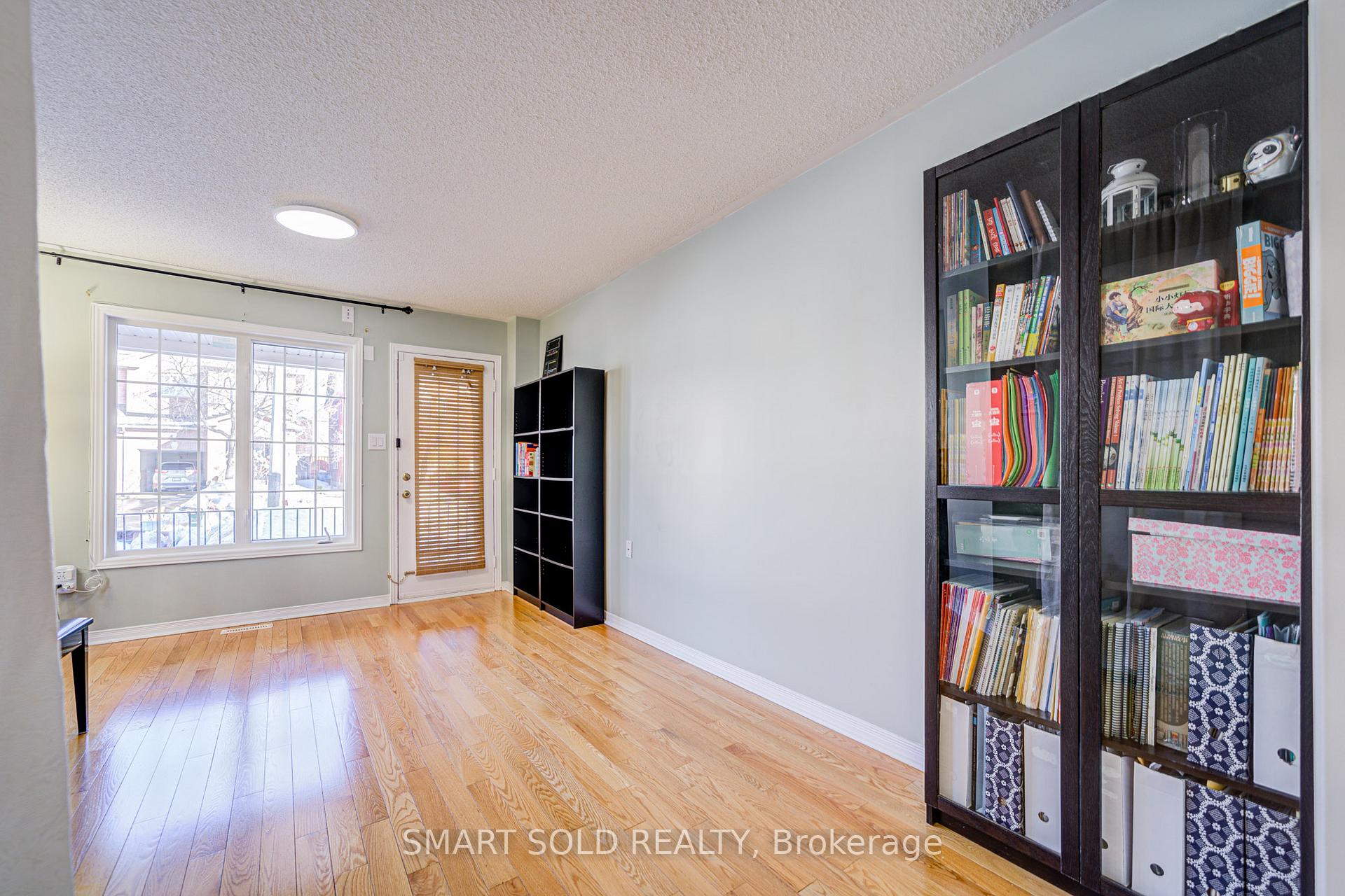Photo 6 of 109 Warren Bradley Street, Markham, Berczy — HOMEH
