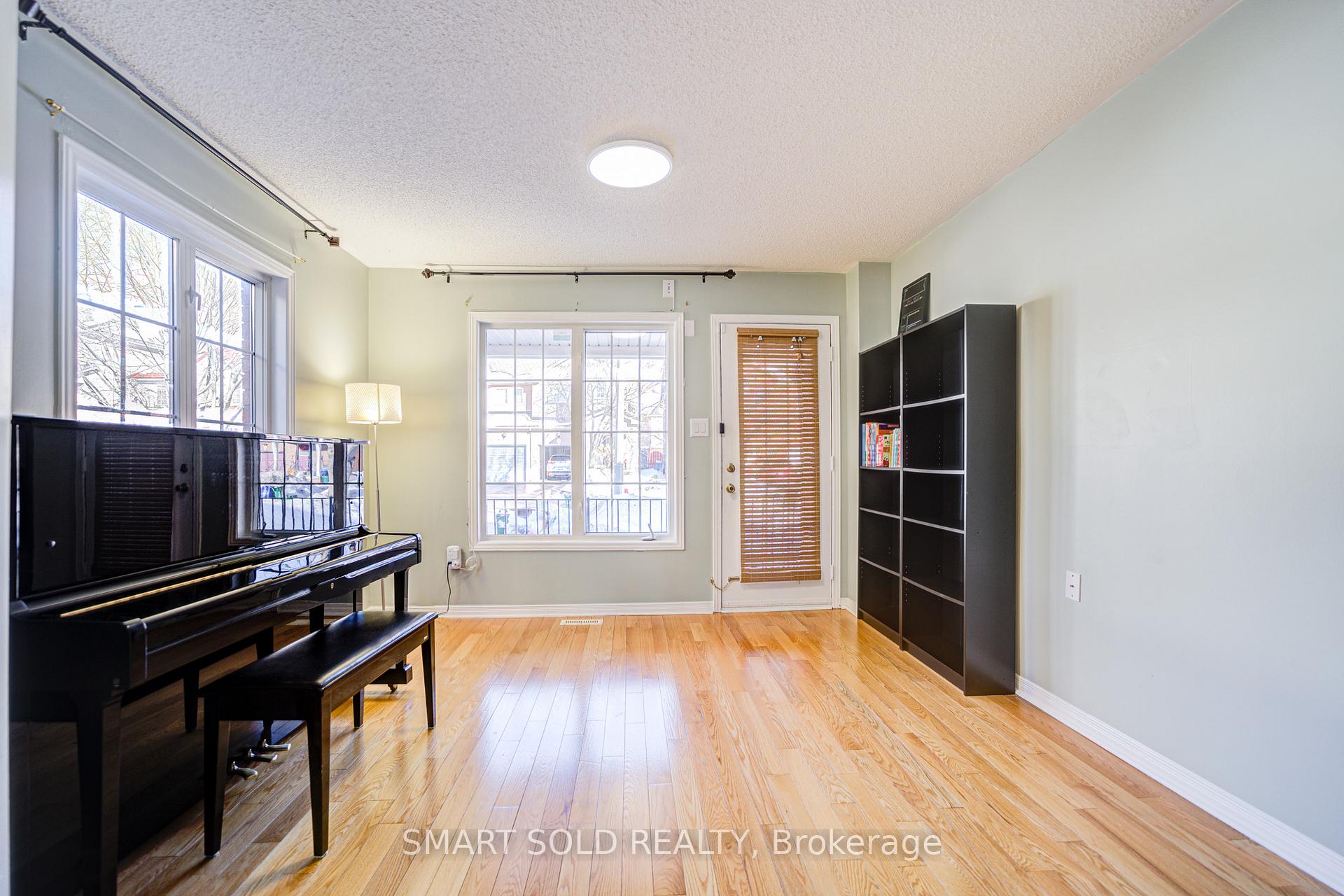 Photo 7 of 109 Warren Bradley Street, Markham, Berczy — HOMEH
