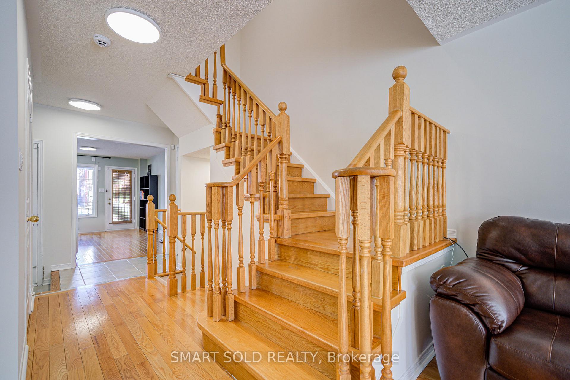 Photo 10 of 109 Warren Bradley Street, Markham, Berczy — HOMEH