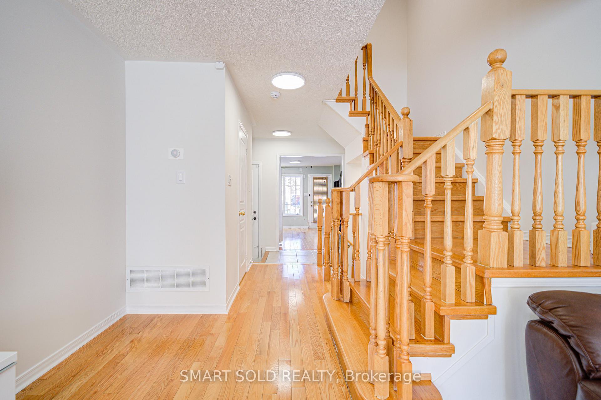 Photo 11 of 109 Warren Bradley Street, Markham, Berczy — HOMEH