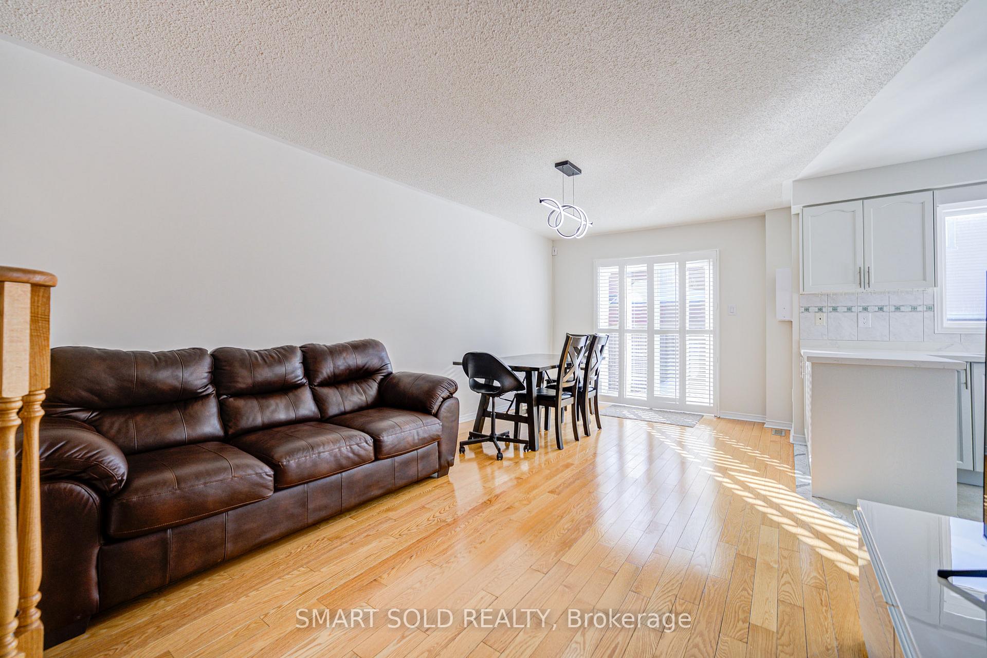 Photo 13 of 109 Warren Bradley Street, Markham, Berczy — HOMEH