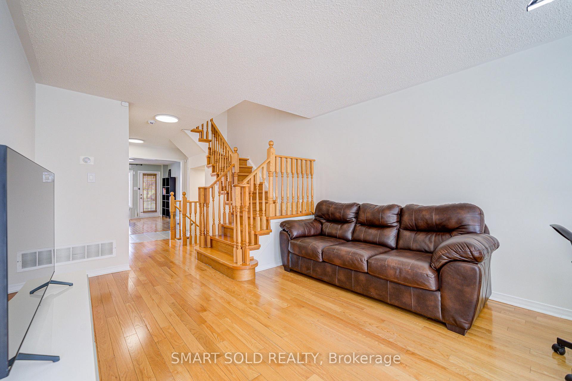 Photo 14 of 109 Warren Bradley Street, Markham, Berczy — HOMEH