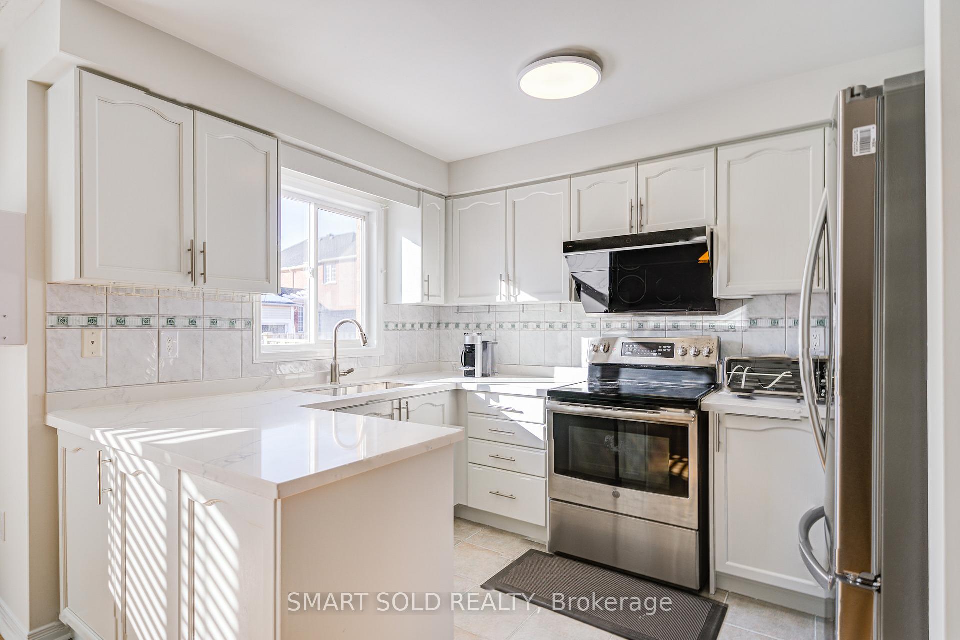 Photo 18 of 109 Warren Bradley Street, Markham, Berczy — HOMEH