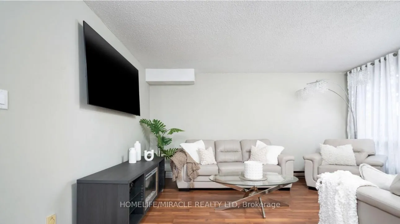 Photo 5 of 44 Glovers Road, Oshawa, Samac — HOMEH