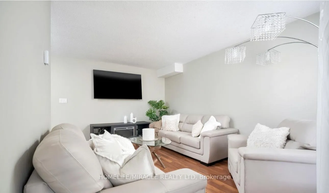 Photo 8 of 44 Glovers Road, Oshawa, Samac — HOMEH