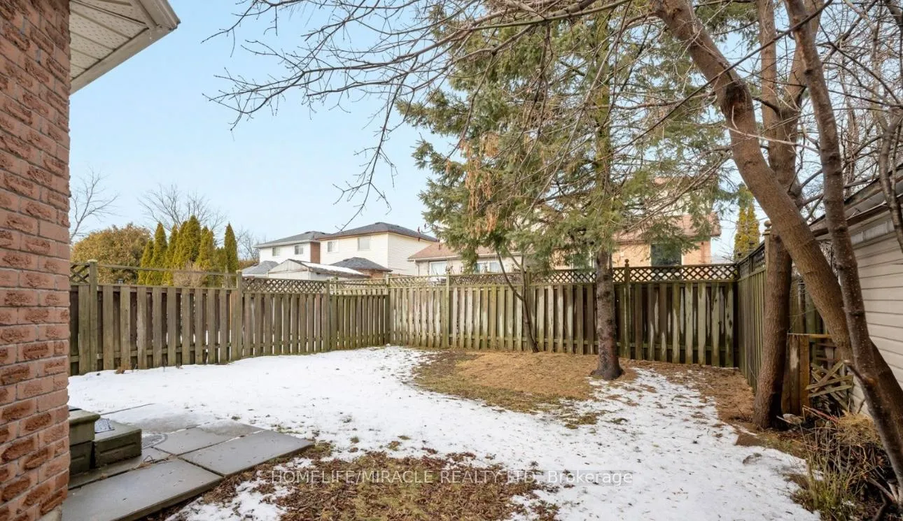 Photo 16 of 44 Glovers Road, Oshawa, Samac — HOMEH