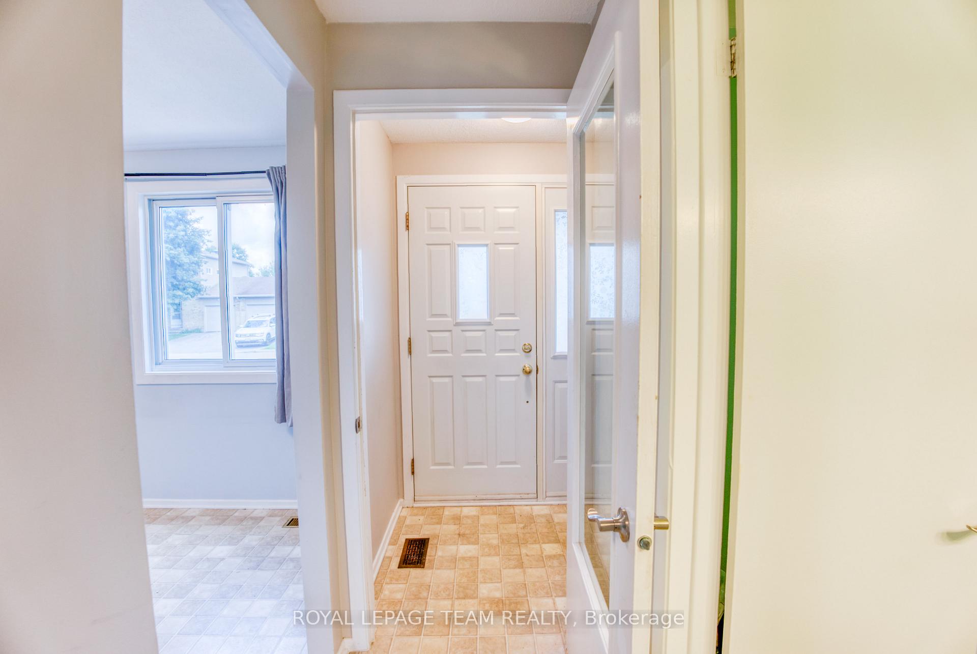 Photo 3 of 1094 Grenoble Crescent, Ottawa, Orleans Wood — HOMEH