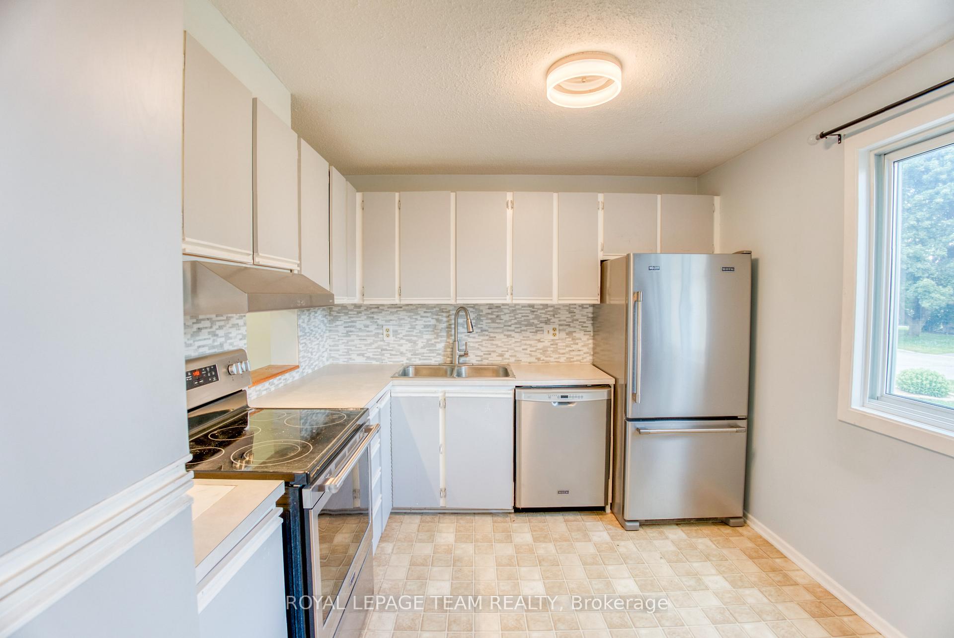 Photo 5 of 1094 Grenoble Crescent, Ottawa, Orleans Wood — HOMEH