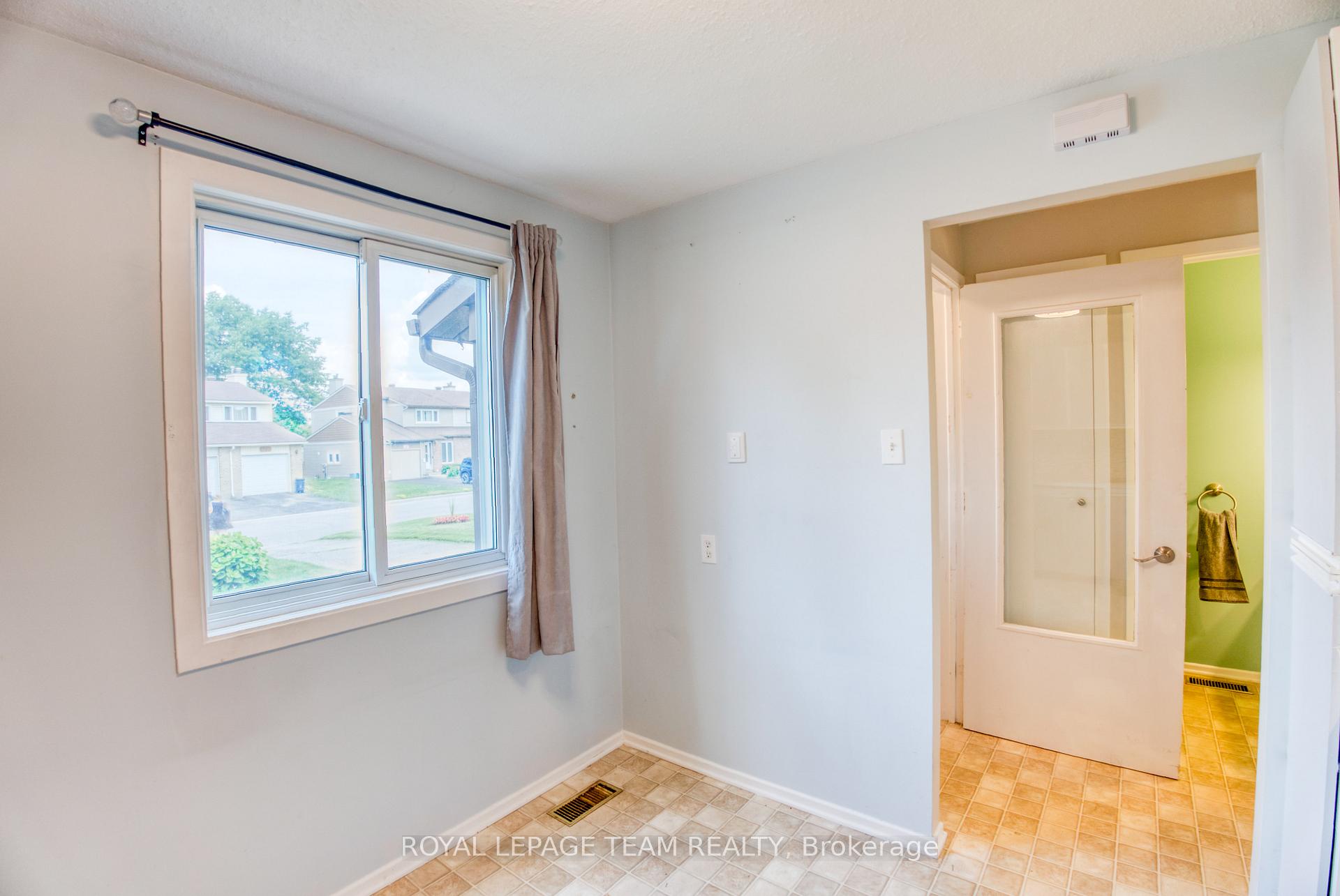 Photo 6 of 1094 Grenoble Crescent, Ottawa, Orleans Wood — HOMEH