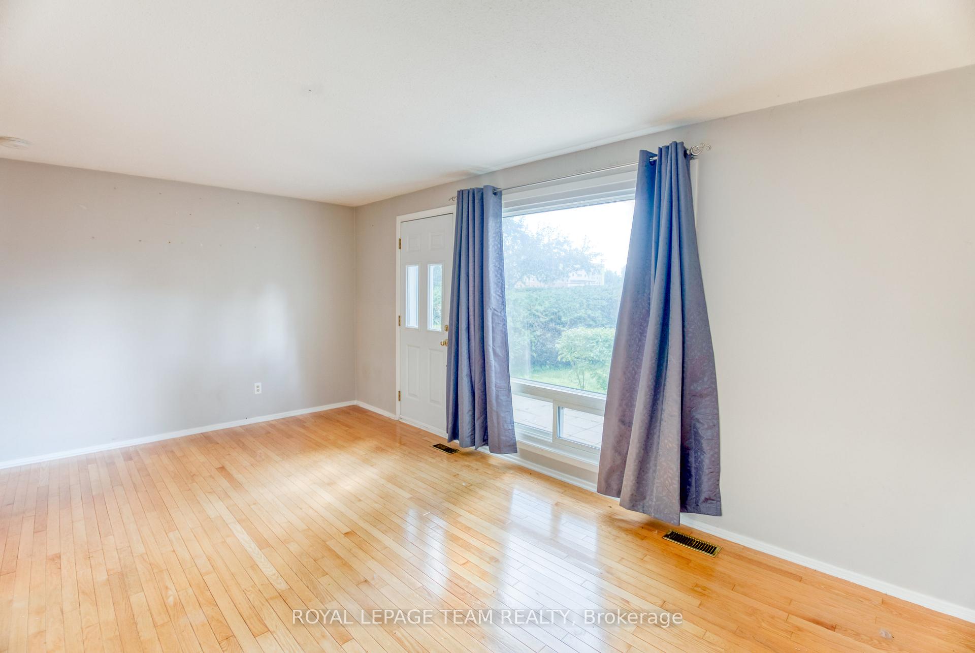 Photo 9 of 1094 Grenoble Crescent, Ottawa, Orleans Wood — HOMEH