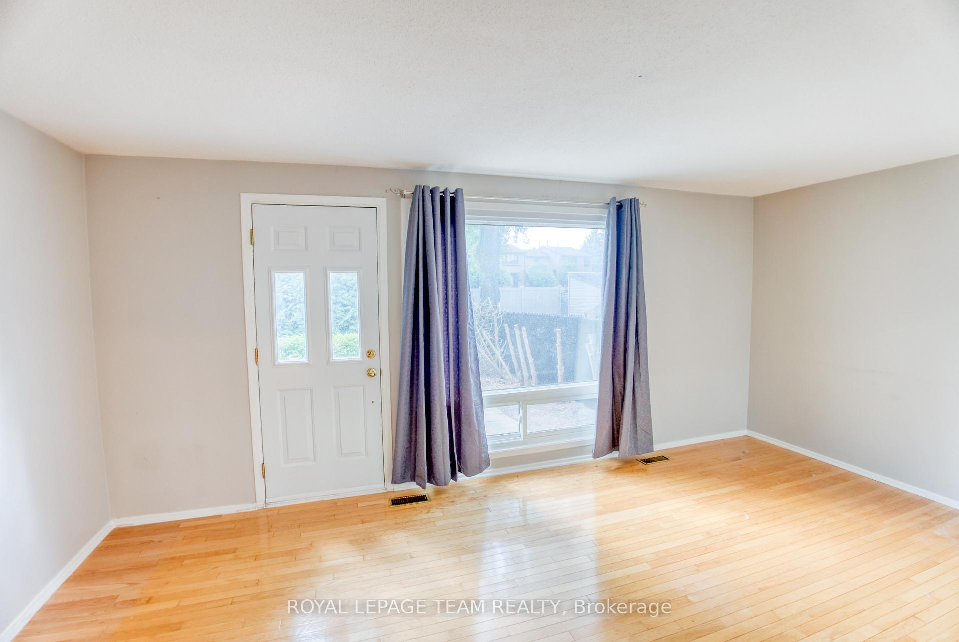 Photo 11 of 1094 Grenoble Crescent, Ottawa, Orleans Wood — HOMEH