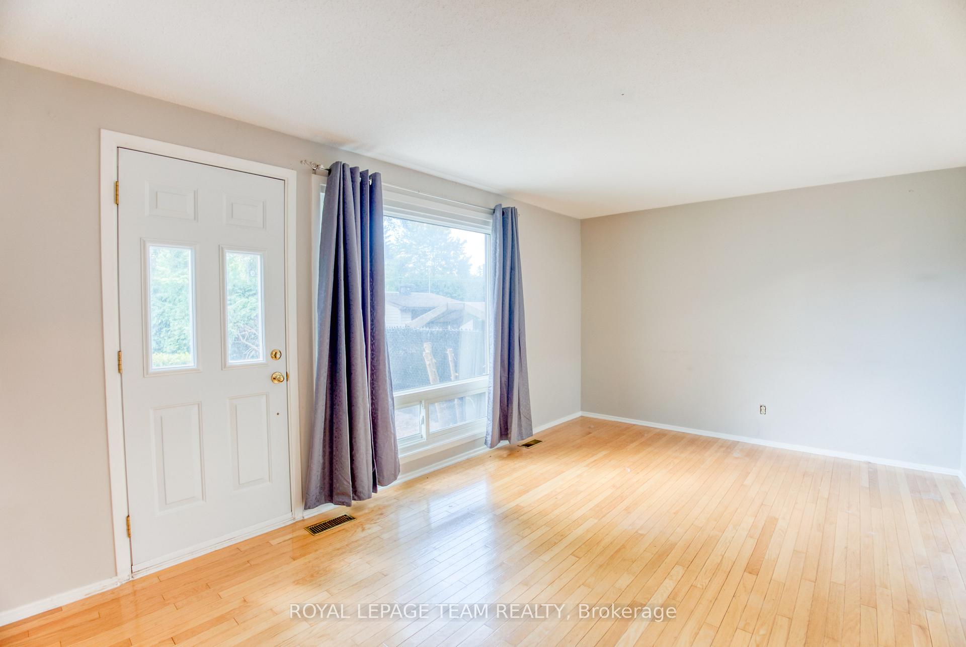 Photo 12 of 1094 Grenoble Crescent, Ottawa, Orleans Wood — HOMEH