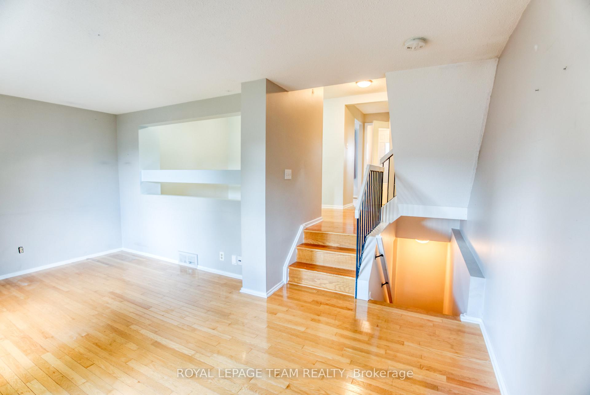 Photo 13 of 1094 Grenoble Crescent, Ottawa, Orleans Wood — HOMEH