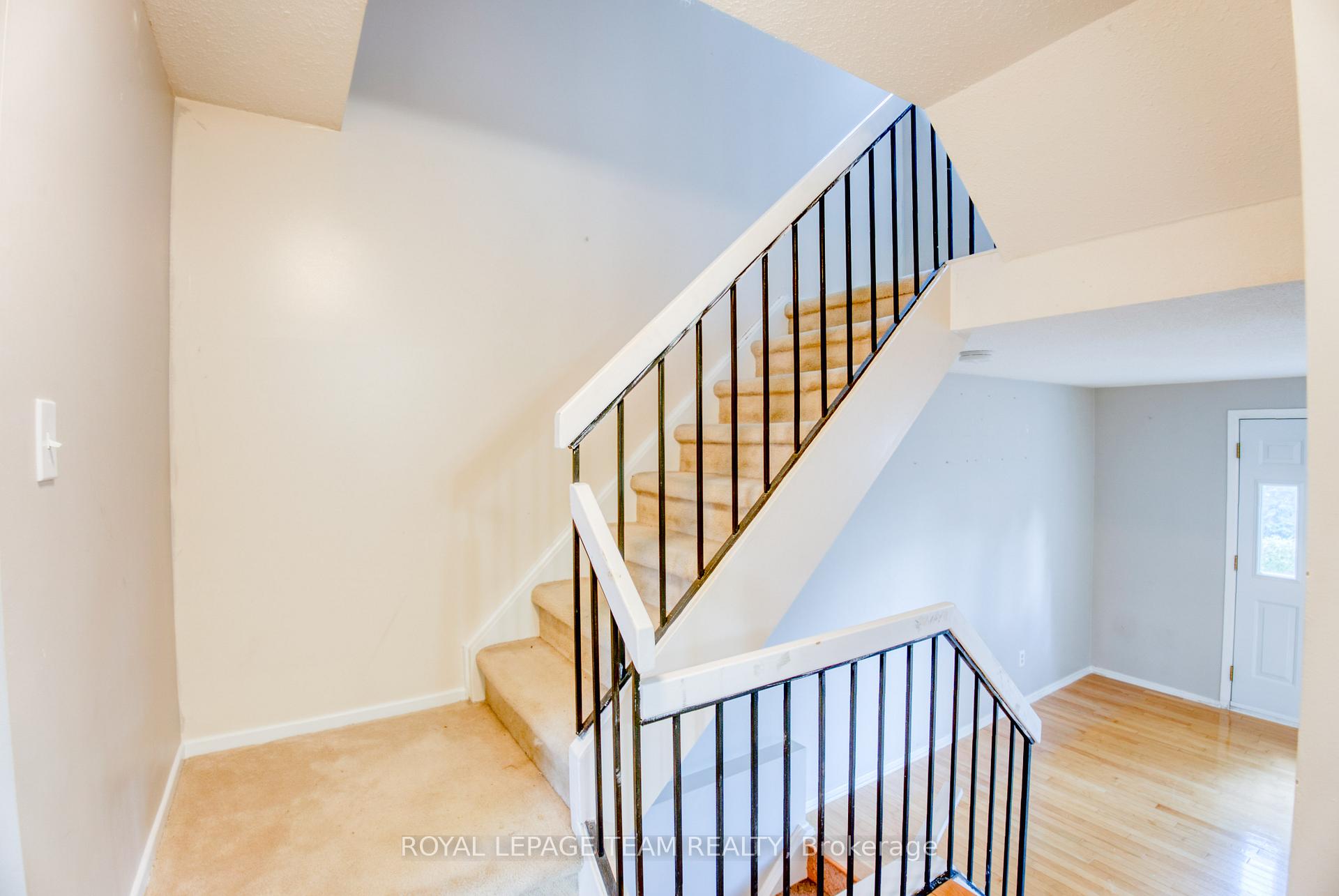 Photo 16 of 1094 Grenoble Crescent, Ottawa, Orleans Wood — HOMEH