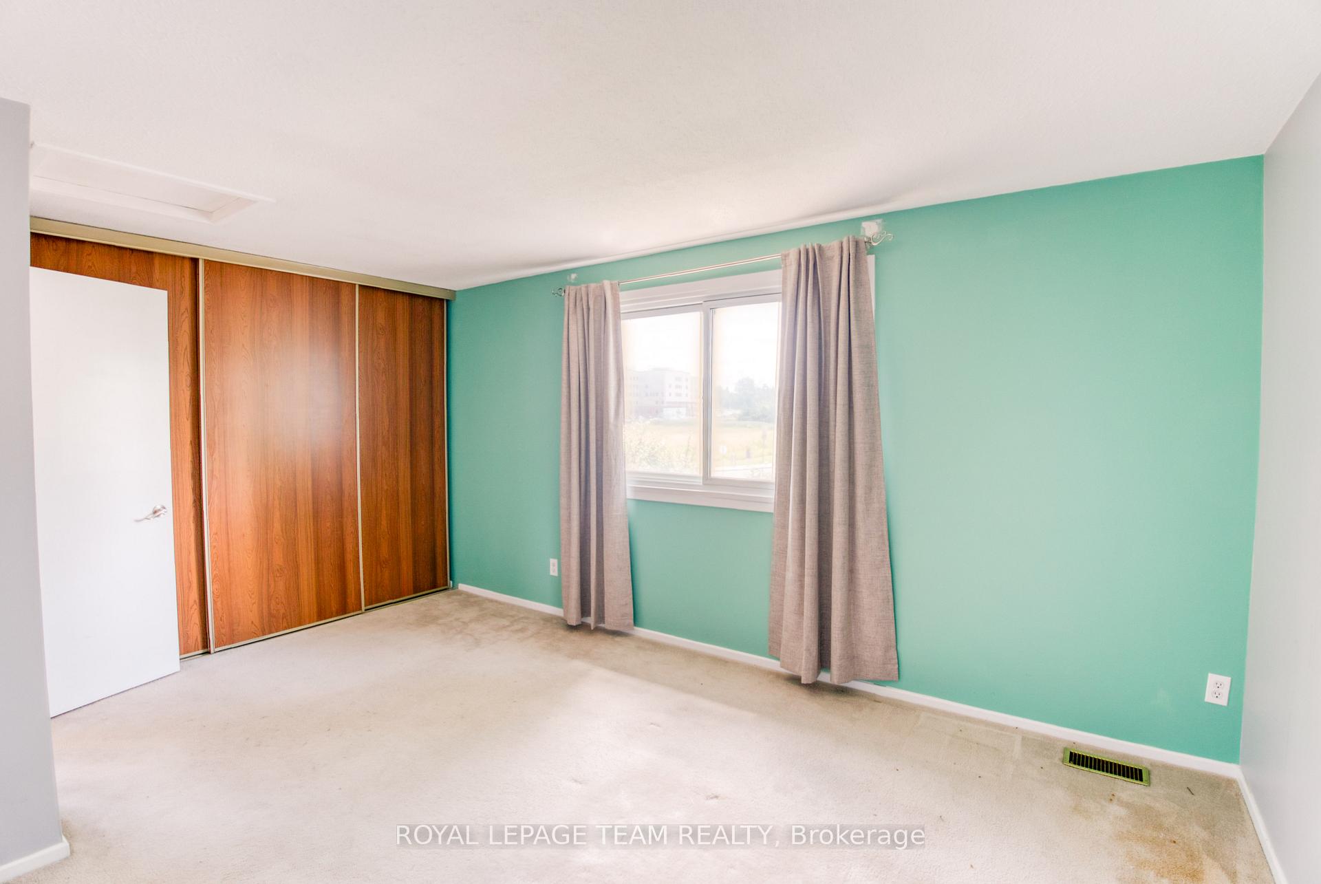 Photo 21 of 1094 Grenoble Crescent, Ottawa, Orleans Wood — HOMEH
