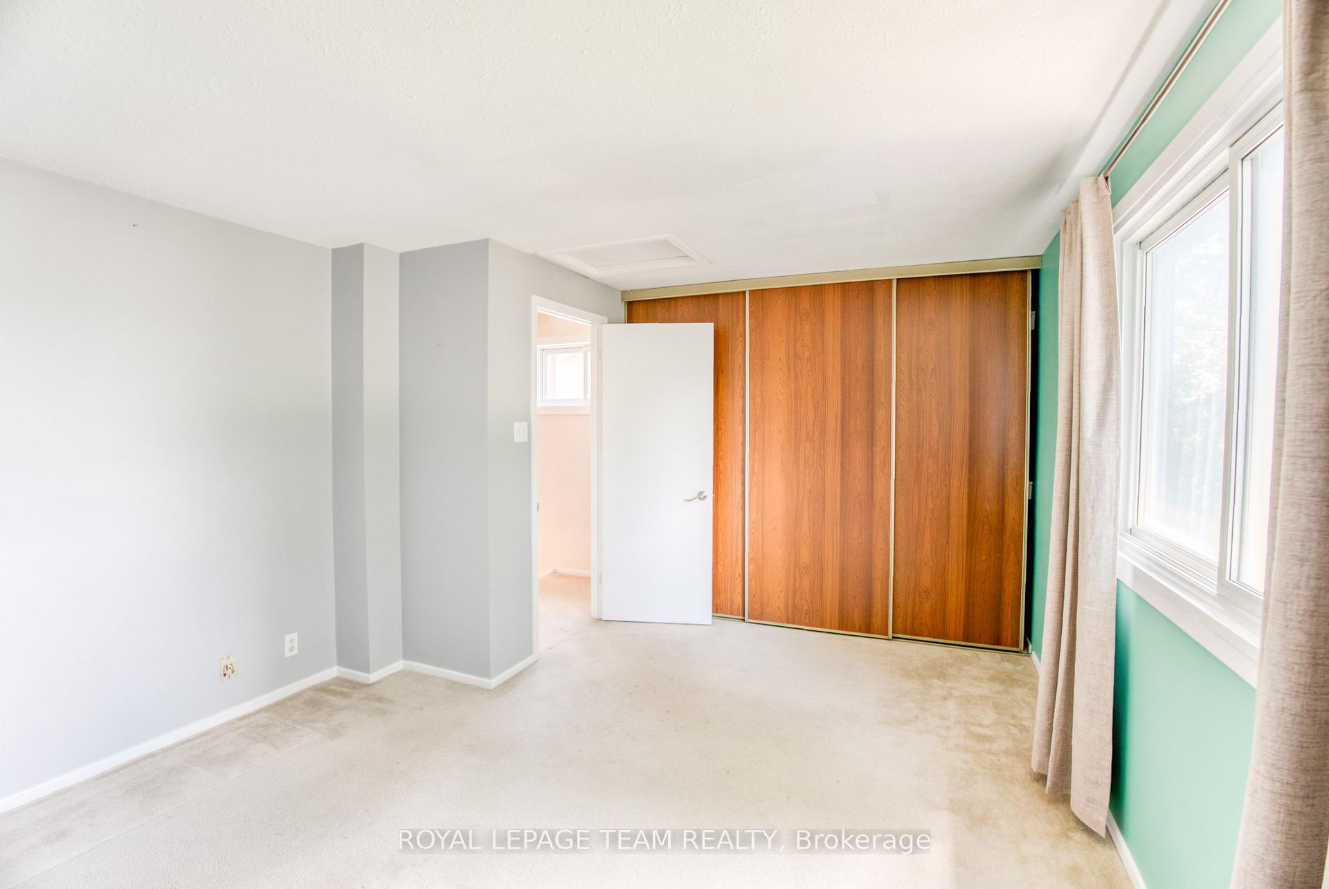 Photo 22 of 1094 Grenoble Crescent, Ottawa, Orleans Wood — HOMEH