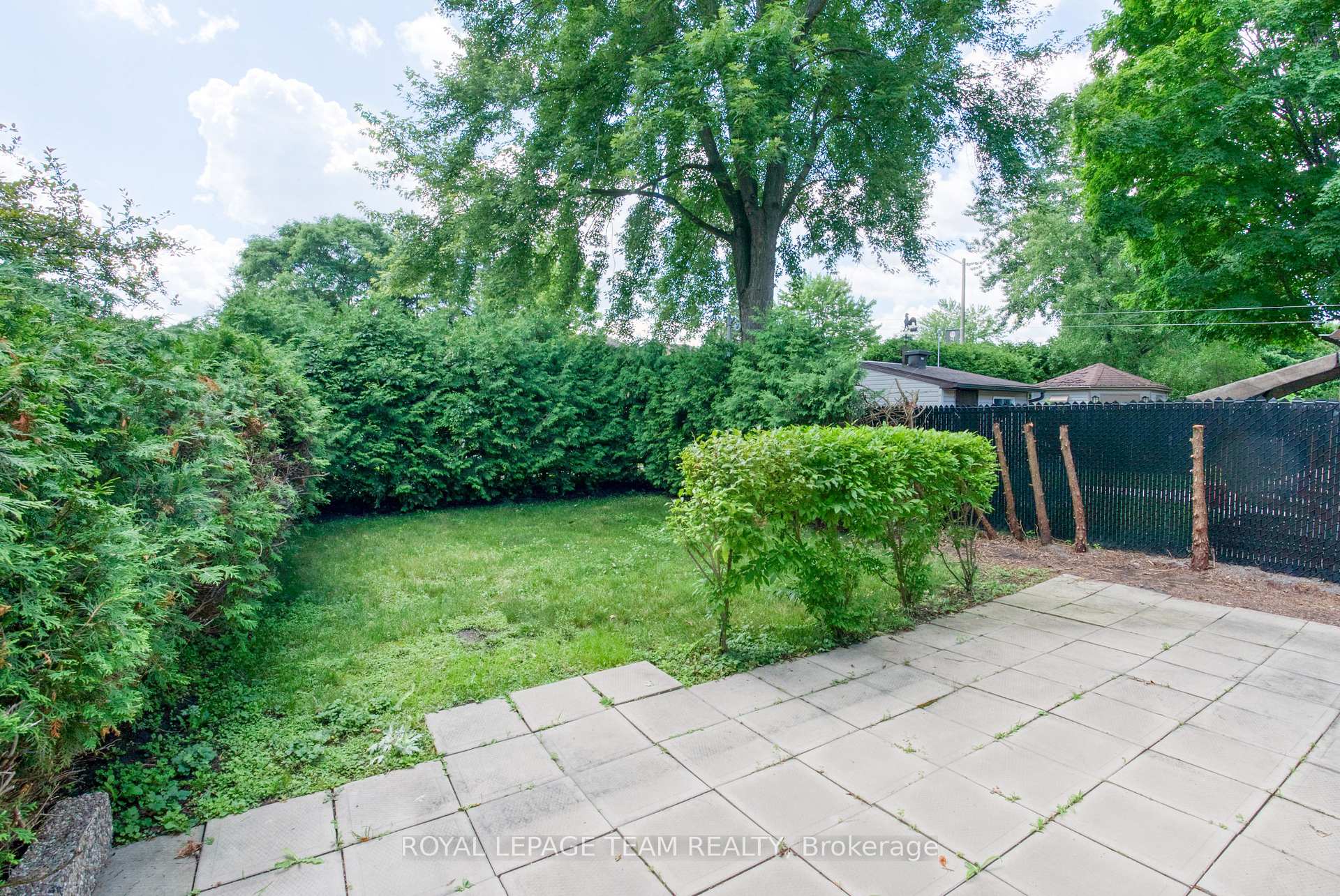 Photo 28 of 1094 Grenoble Crescent, Ottawa, Orleans Wood — HOMEH