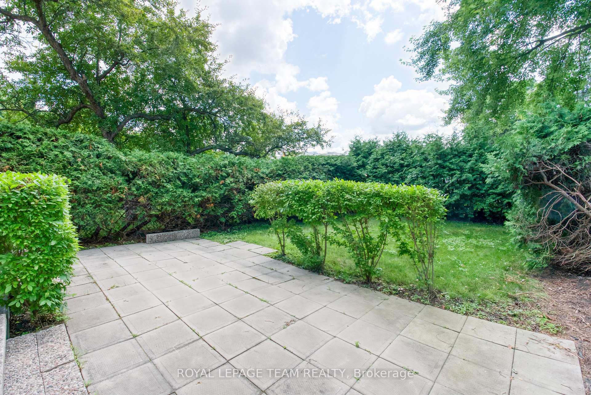 Photo 29 of 1094 Grenoble Crescent, Ottawa, Orleans Wood — HOMEH