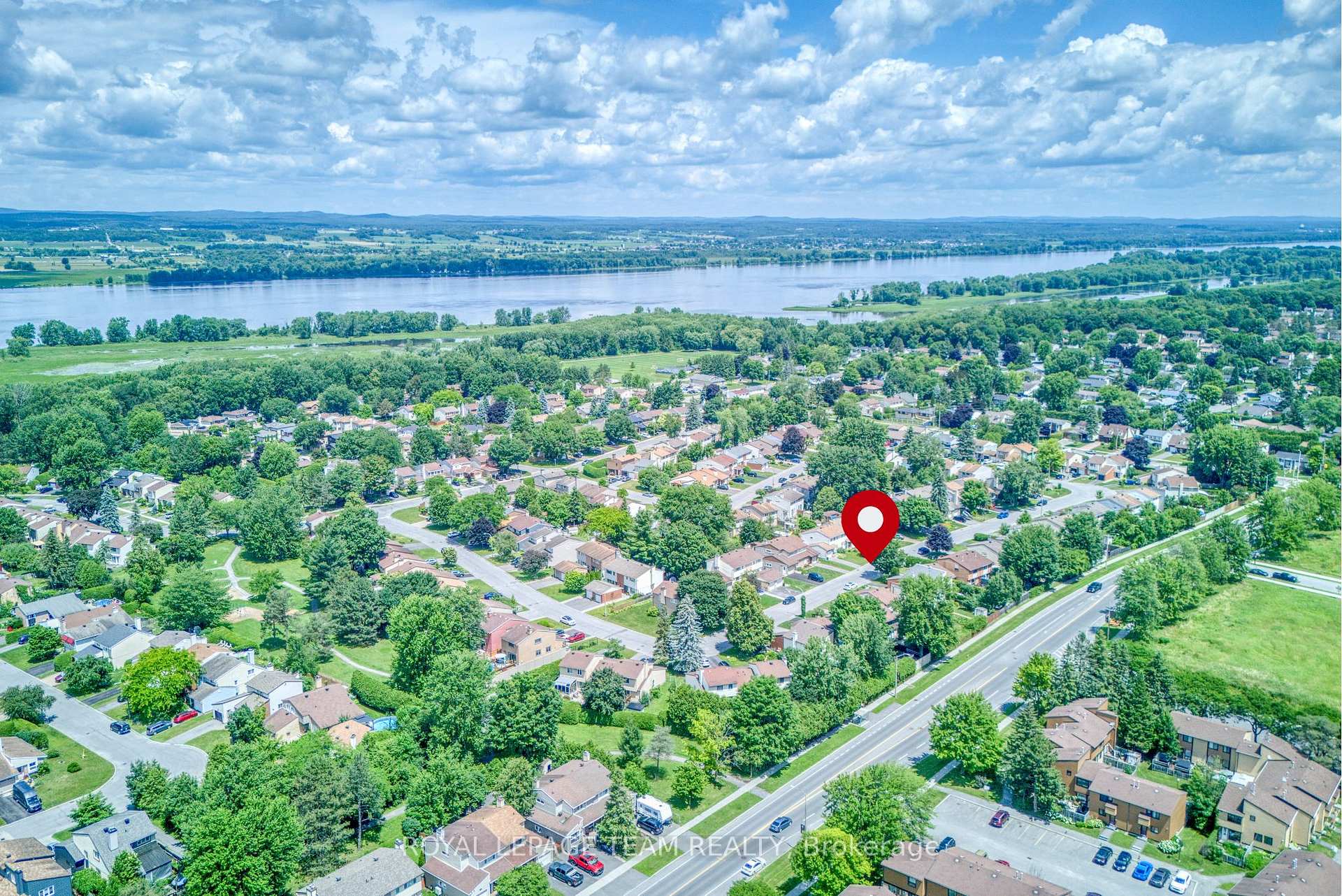 Photo 31 of 1094 Grenoble Crescent, Ottawa, Orleans Wood — HOMEH