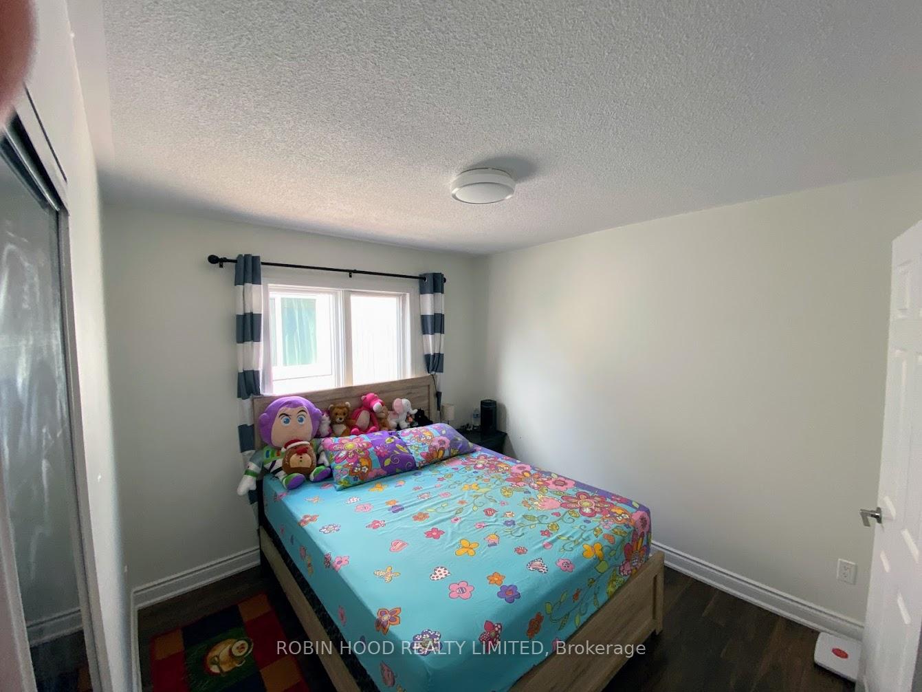 Photo 8 of Unit Upper, 1868 Stevington Crescent, Mississauga, Meadowvale Village — HOMEH