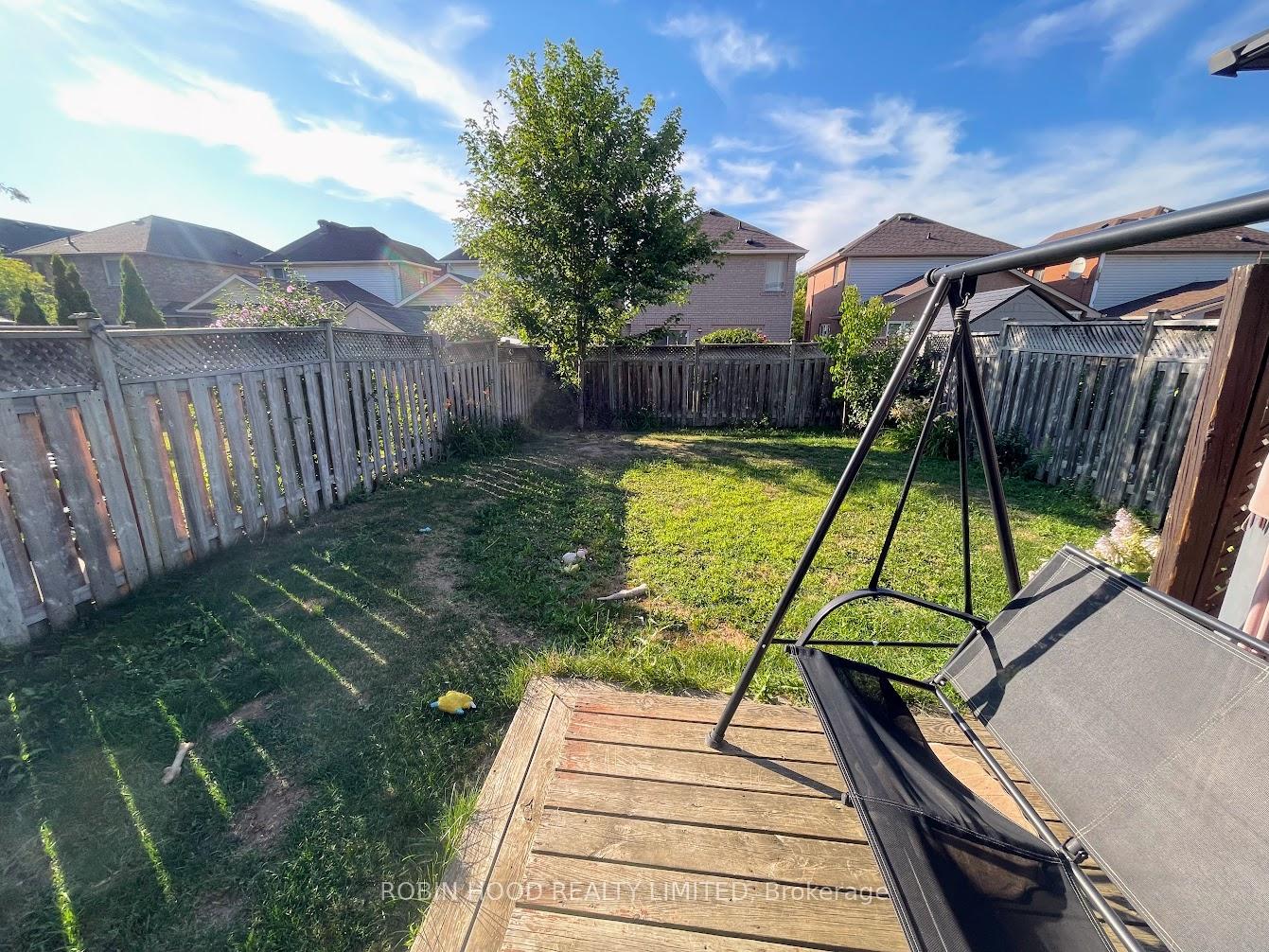 Photo 10 of Unit Upper, 1868 Stevington Crescent, Mississauga, Meadowvale Village — HOMEH