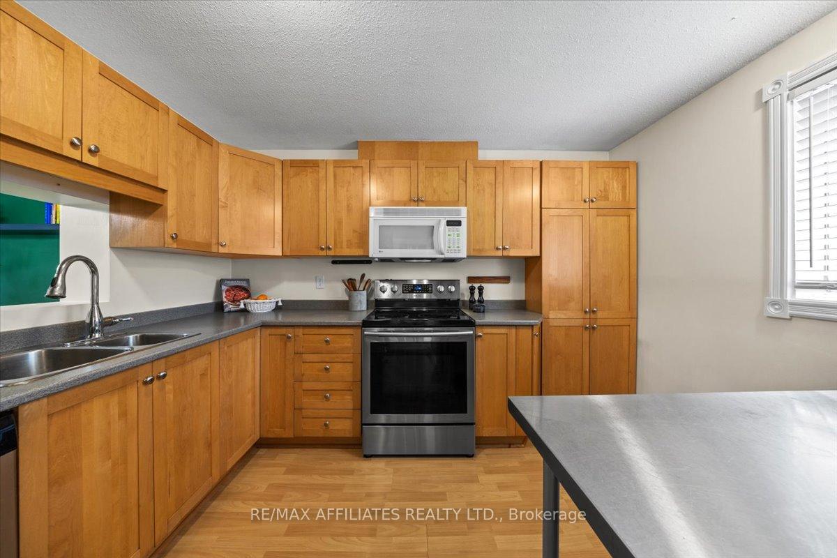 Photo 6 of 1150 Grenoble Crescent, Ottawa, Orleans Wood — HOMEH