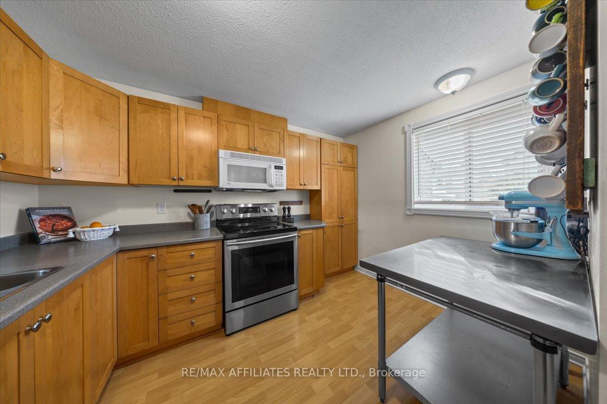 Photo 7 of 1150 Grenoble Crescent, Ottawa, Orleans Wood — HOMEH