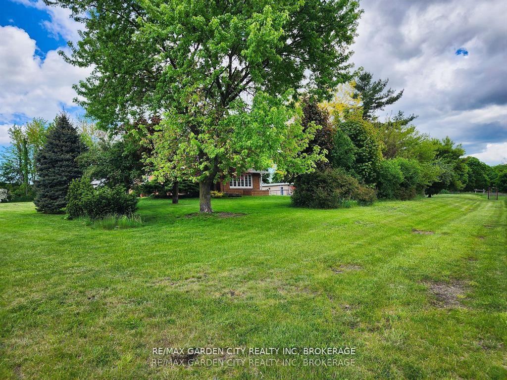Photo 4 of 1519 Effingham Street, Pelham, Fonthill — HOMEH