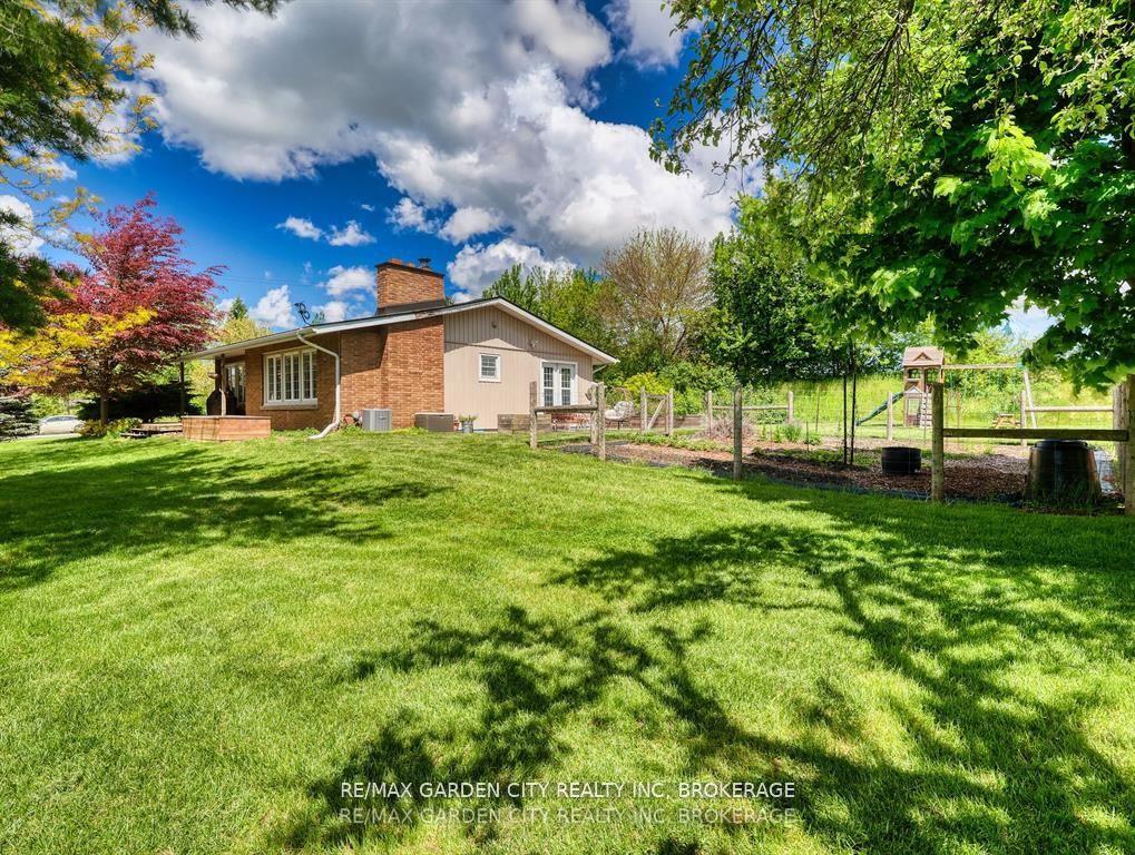 Photo 5 of 1519 Effingham Street, Pelham, Fonthill — HOMEH